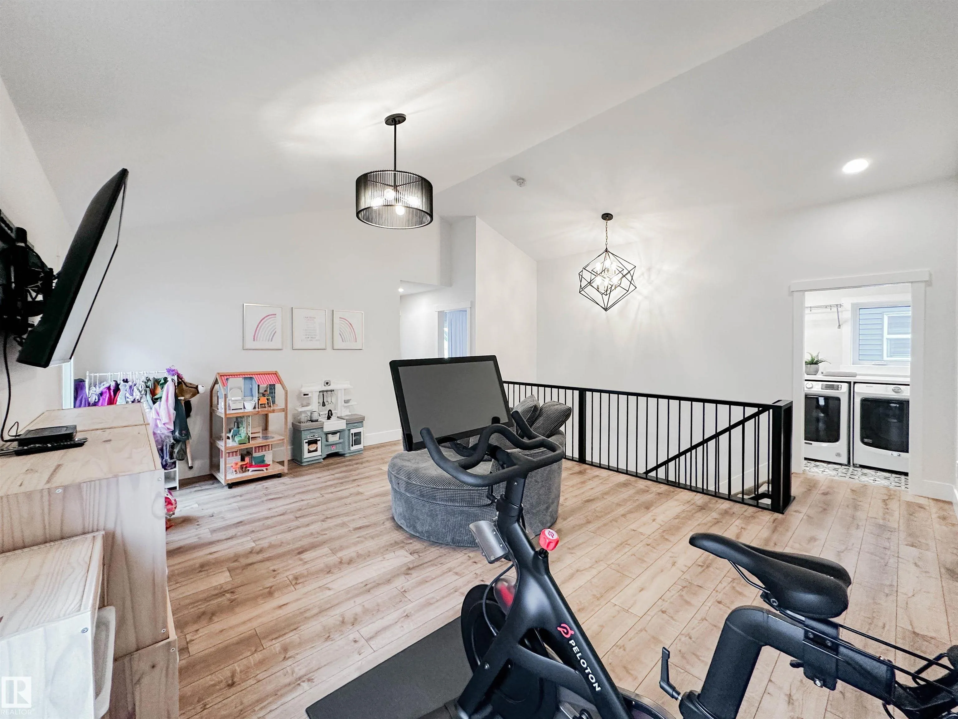 18 JENNIFER Crescent