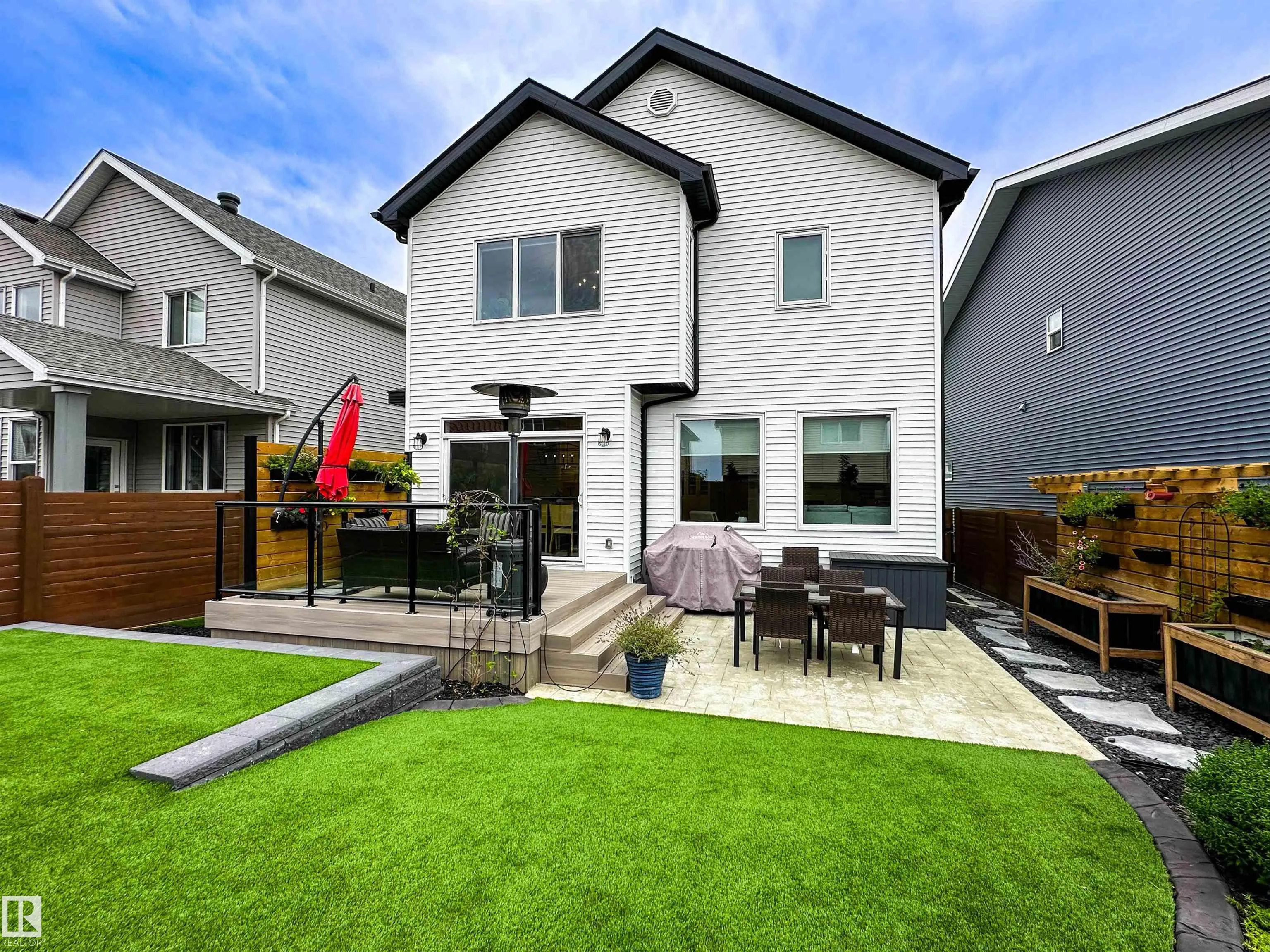 18 JENNIFER Crescent