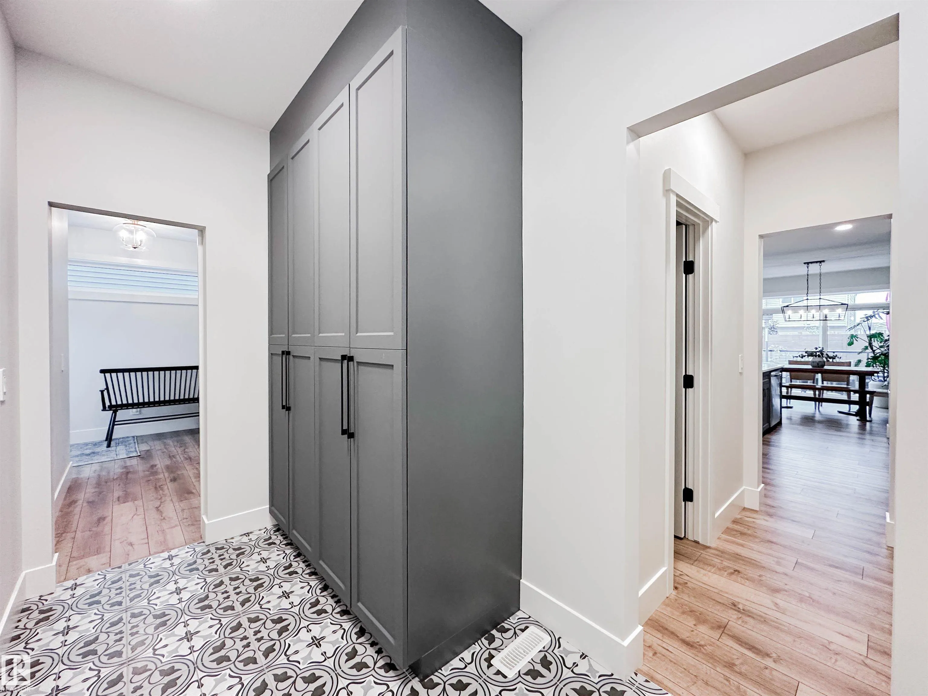18 JENNIFER Crescent