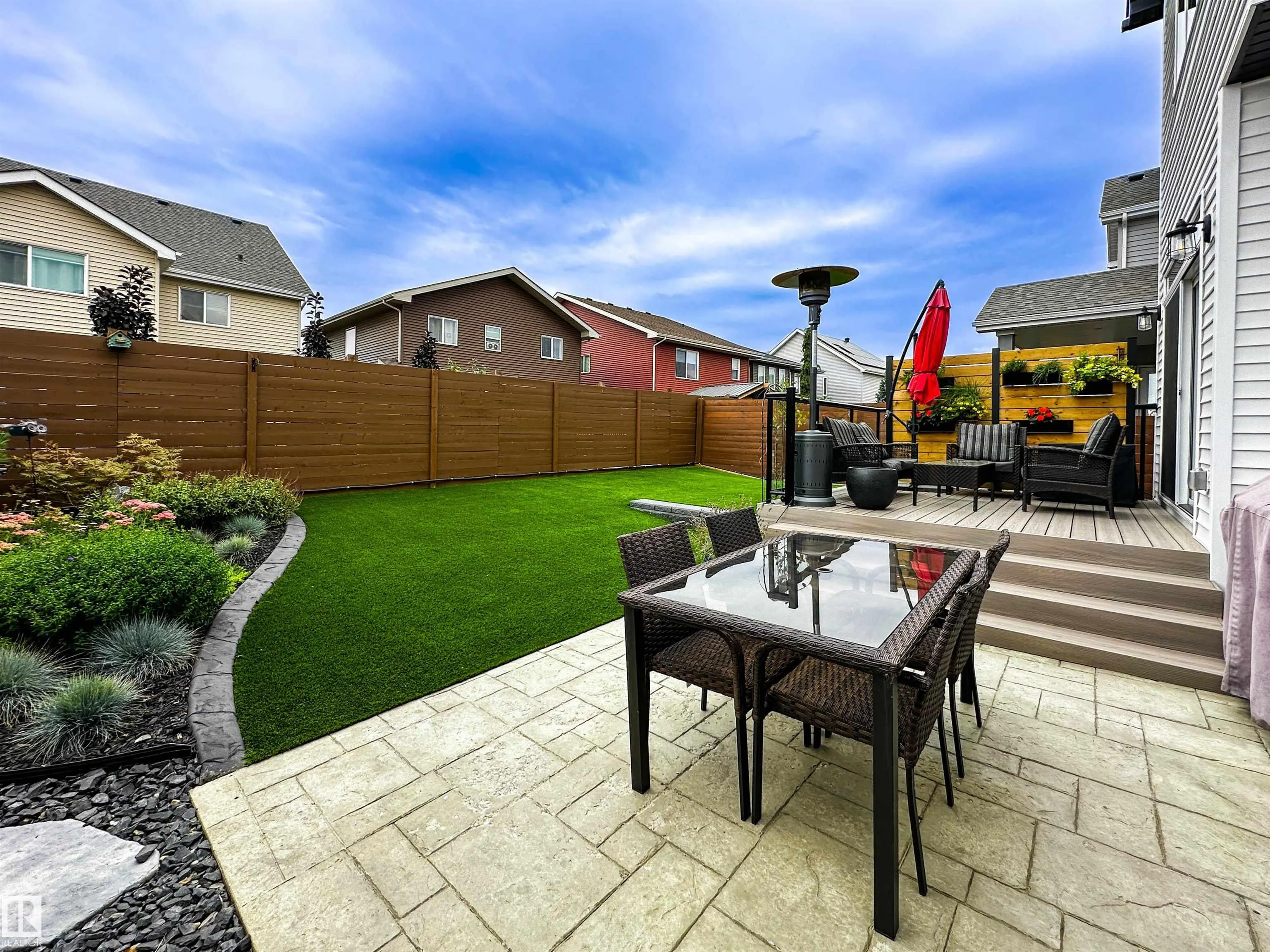 18 JENNIFER Crescent