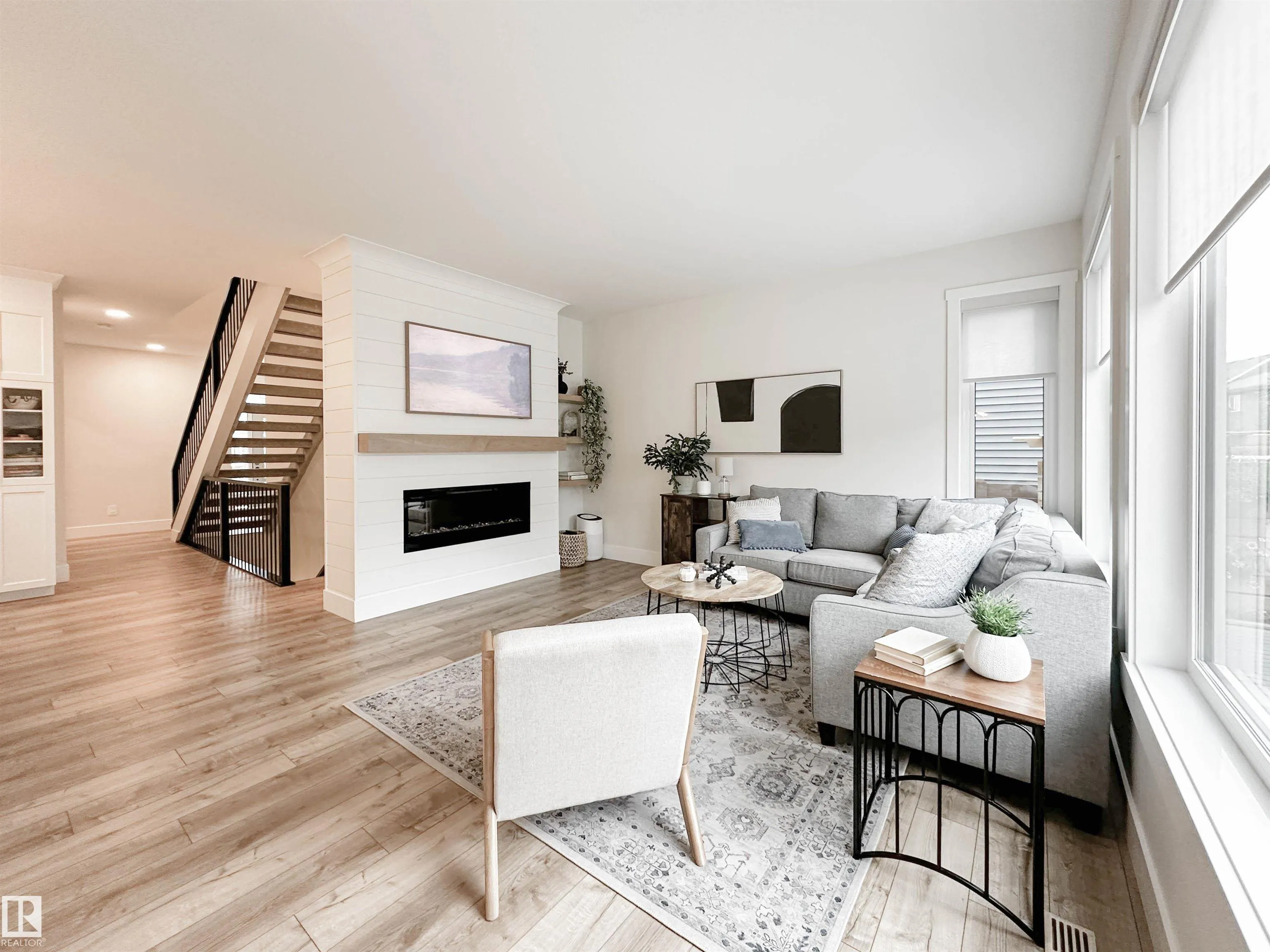 18 JENNIFER Crescent