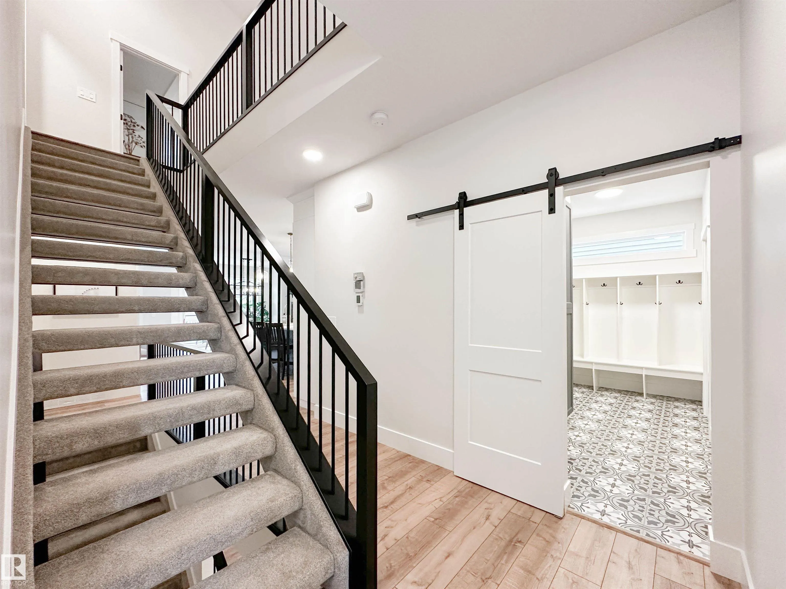 18 JENNIFER Crescent