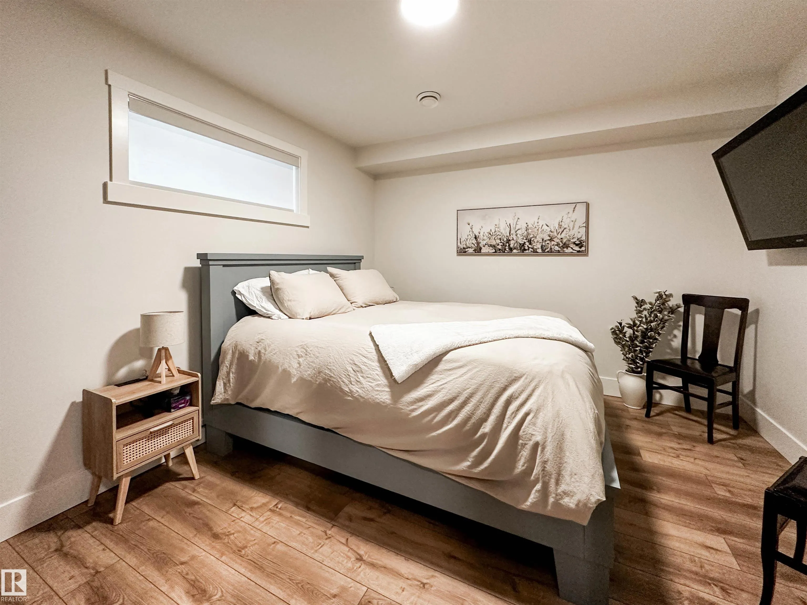 18 JENNIFER Crescent