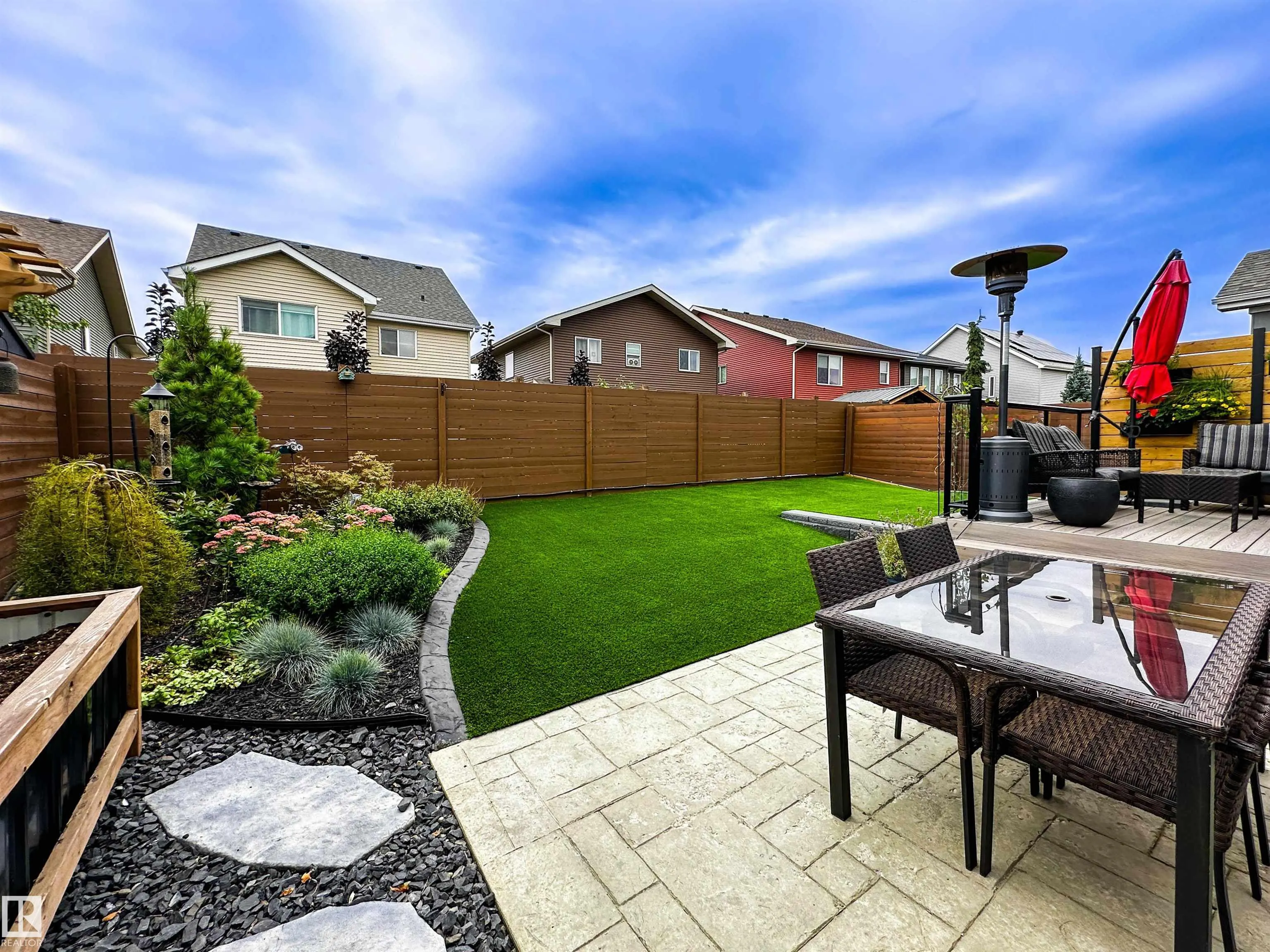 18 JENNIFER Crescent