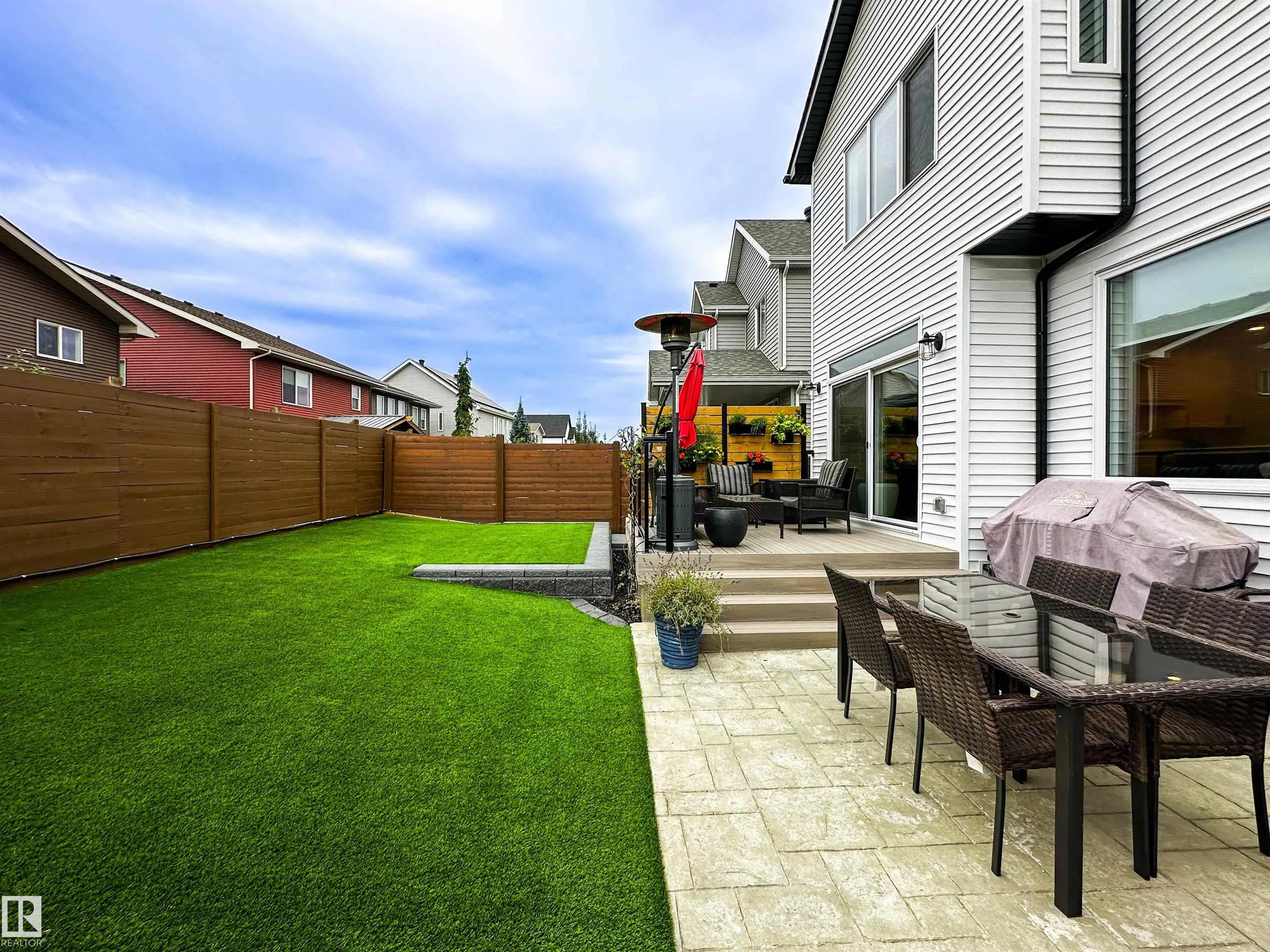 18 JENNIFER Crescent