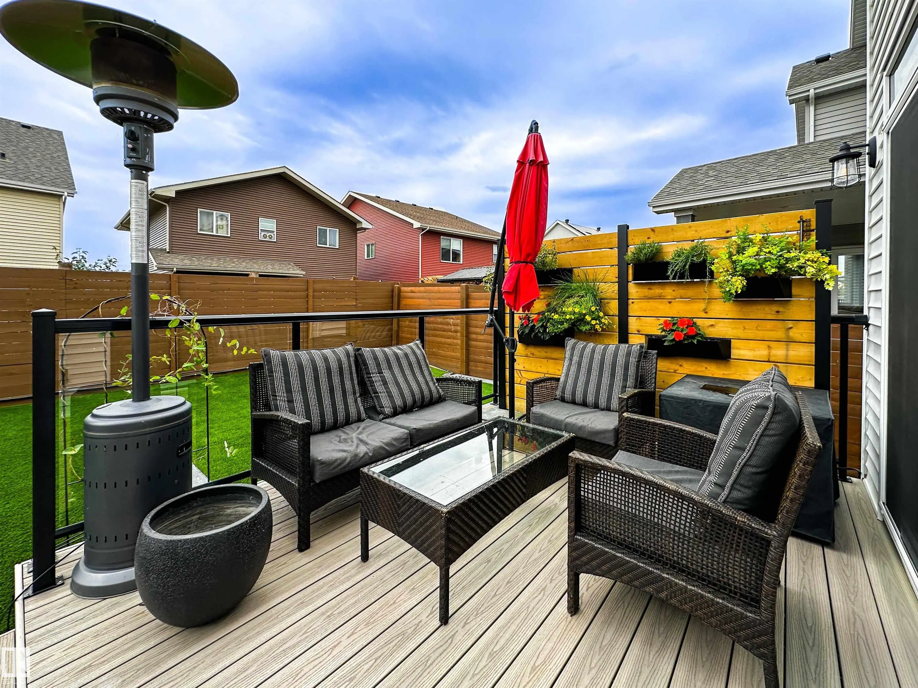 18 JENNIFER Crescent
