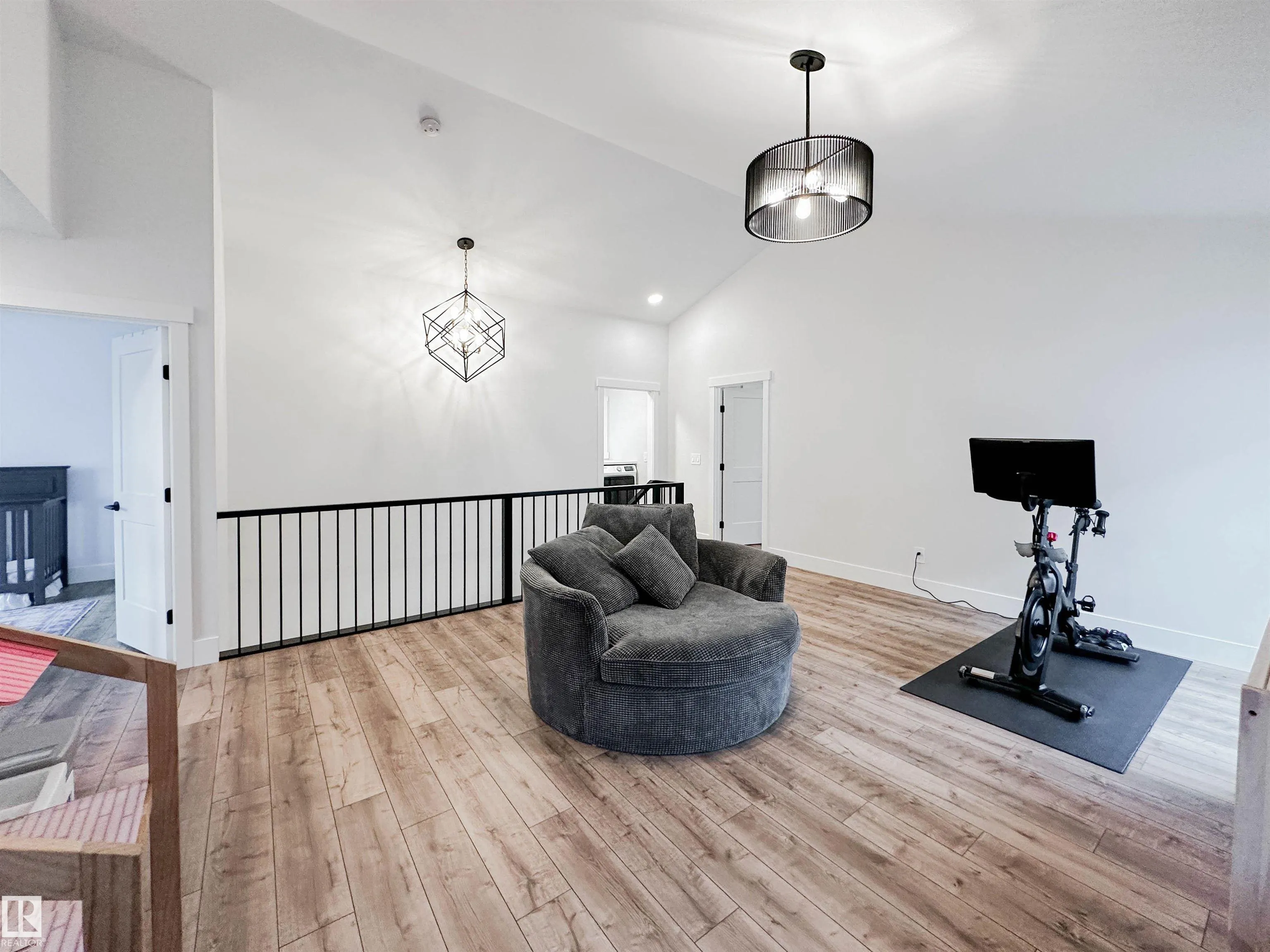 18 JENNIFER Crescent