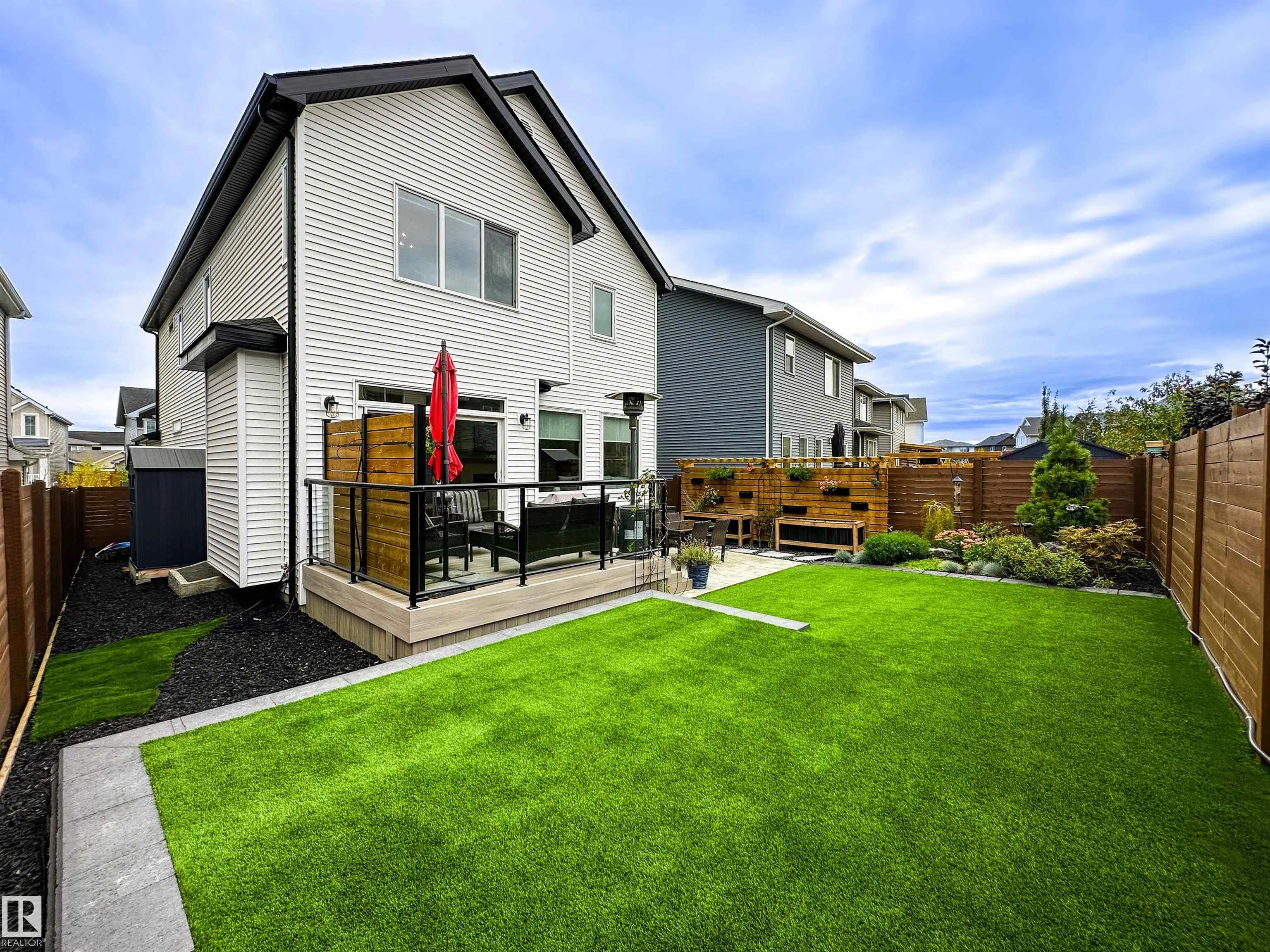 18 JENNIFER Crescent