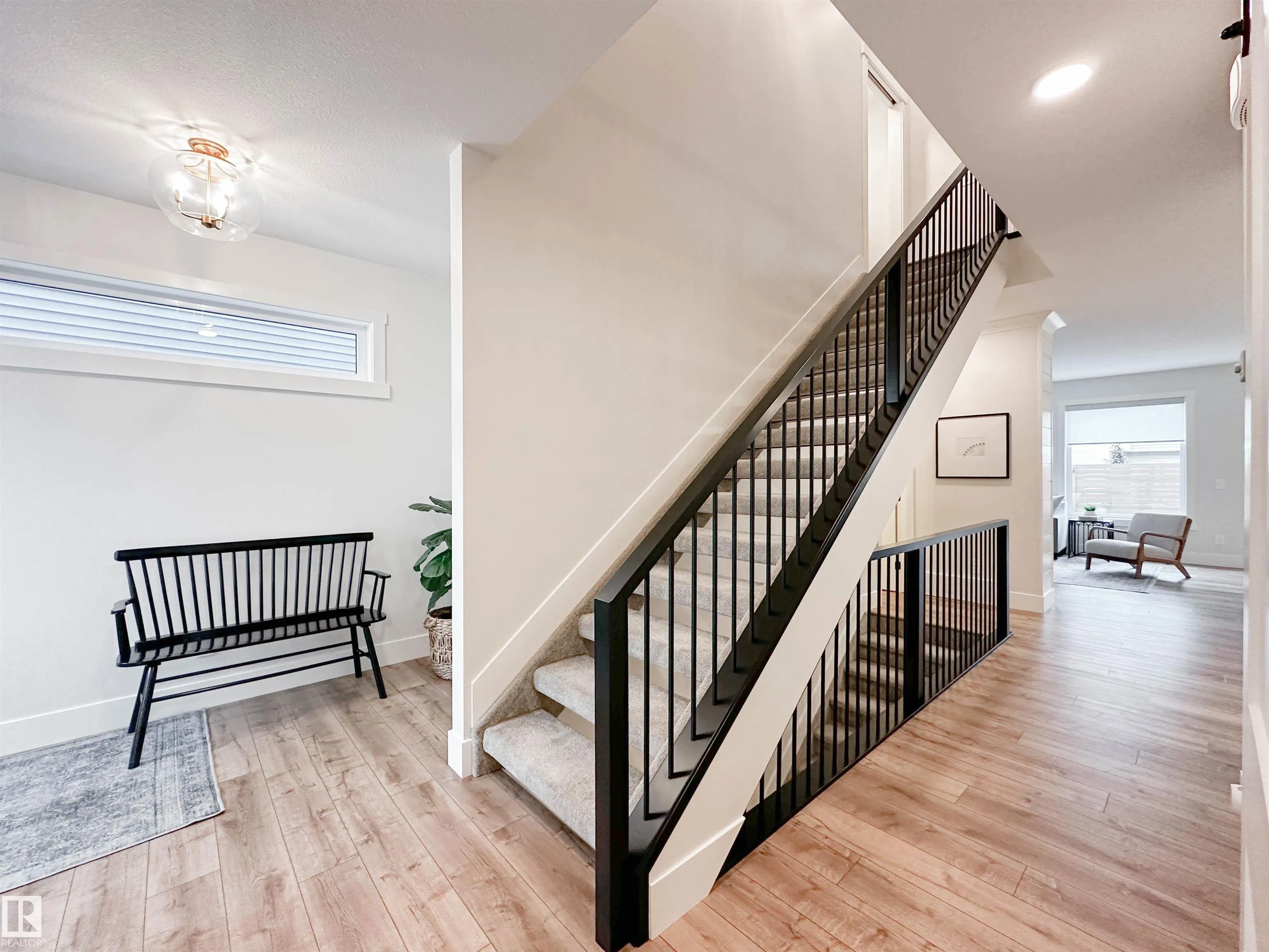 18 JENNIFER Crescent