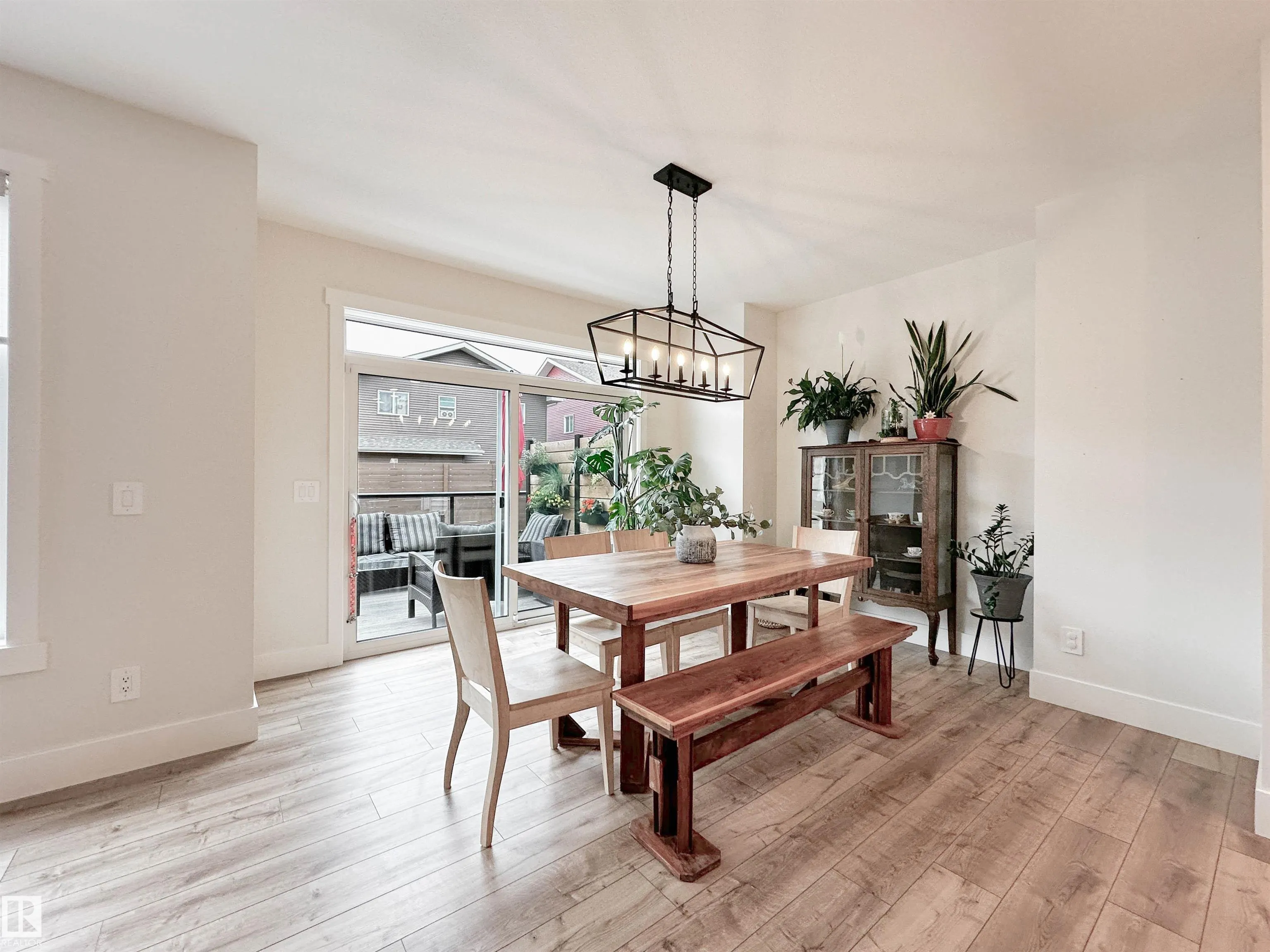 18 JENNIFER Crescent