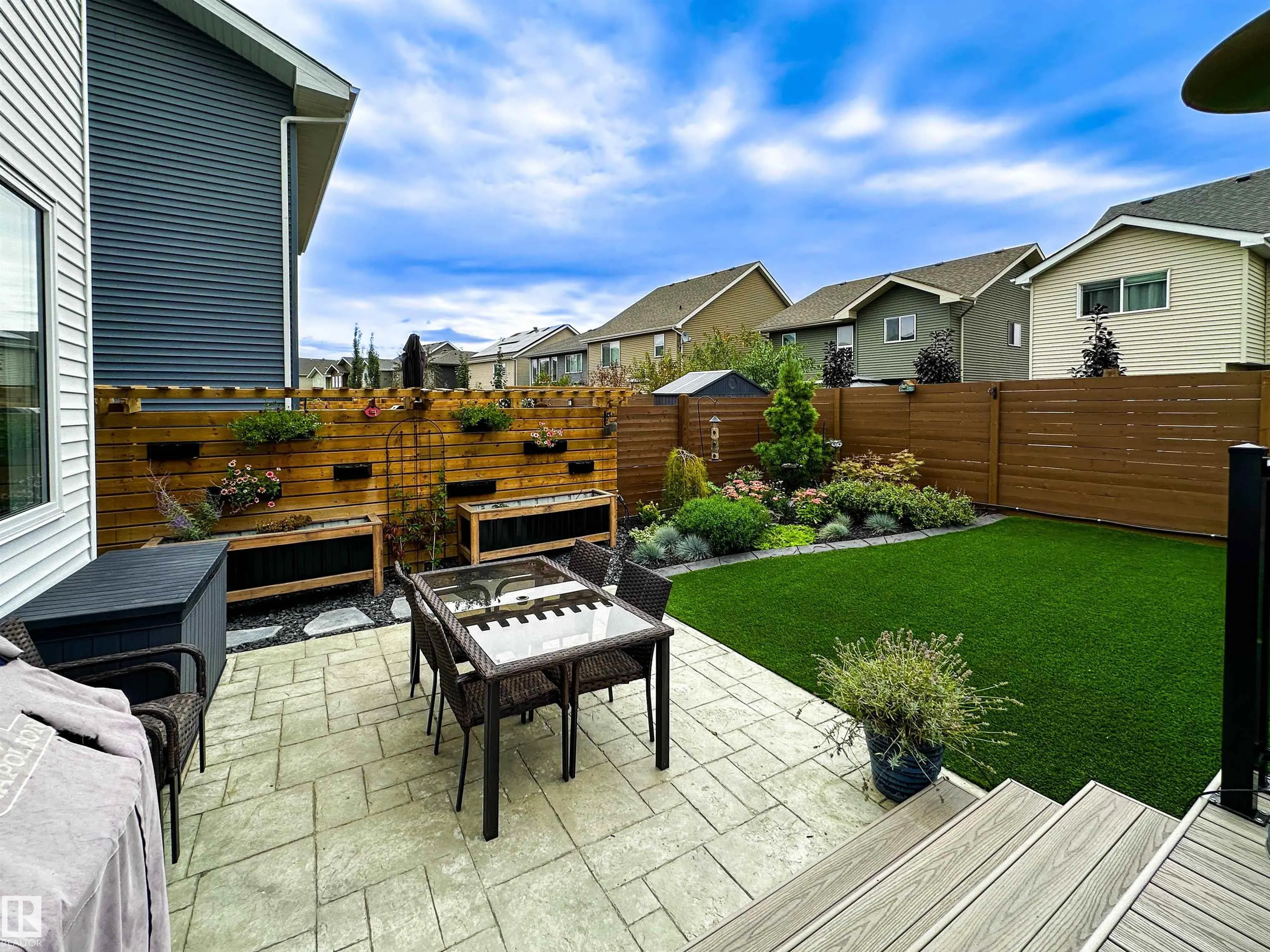 18 JENNIFER Crescent