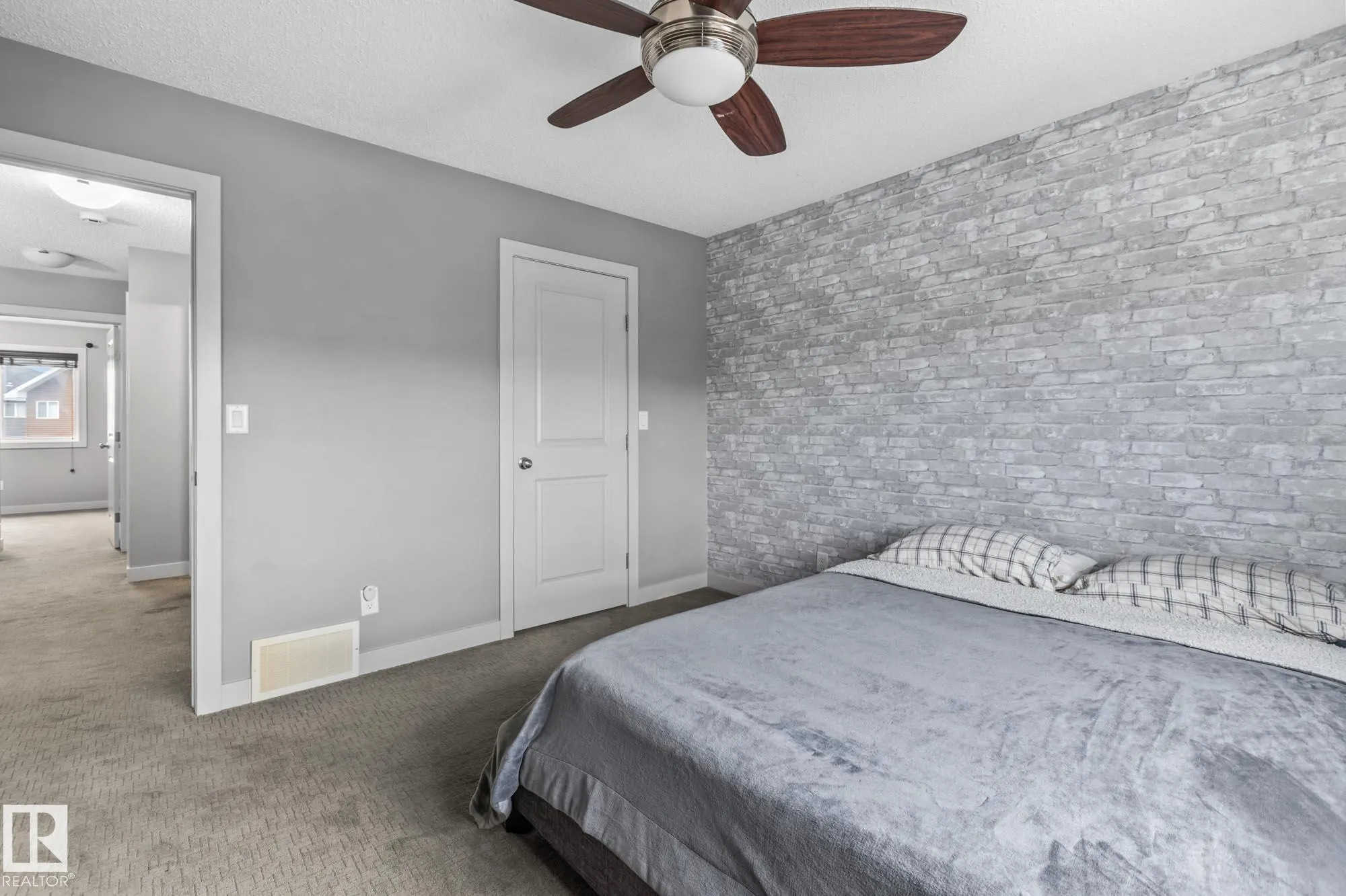 2390 SPARROW Crescent
