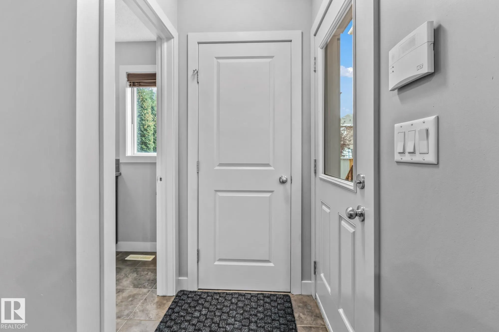2390 SPARROW Crescent