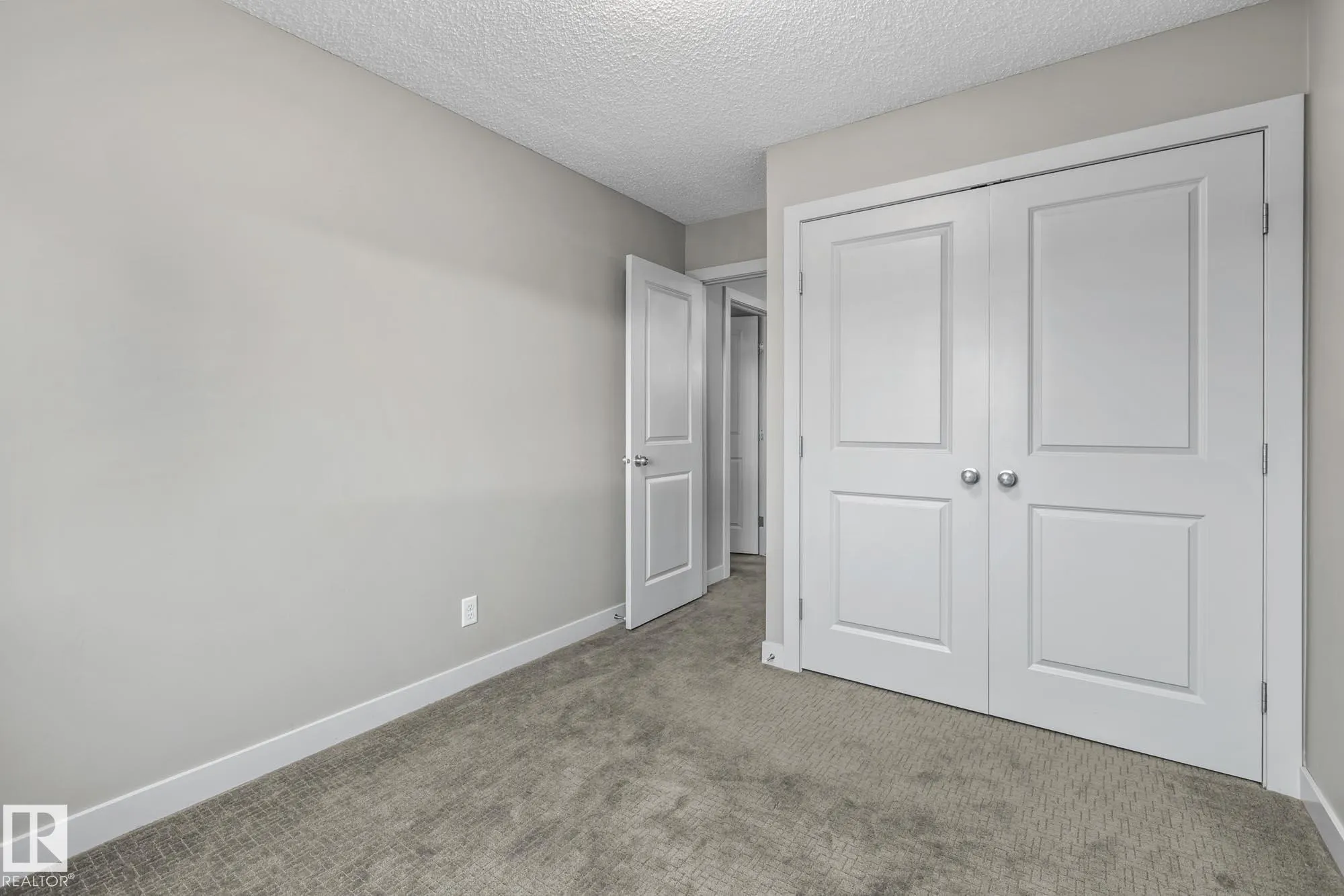 2390 SPARROW Crescent