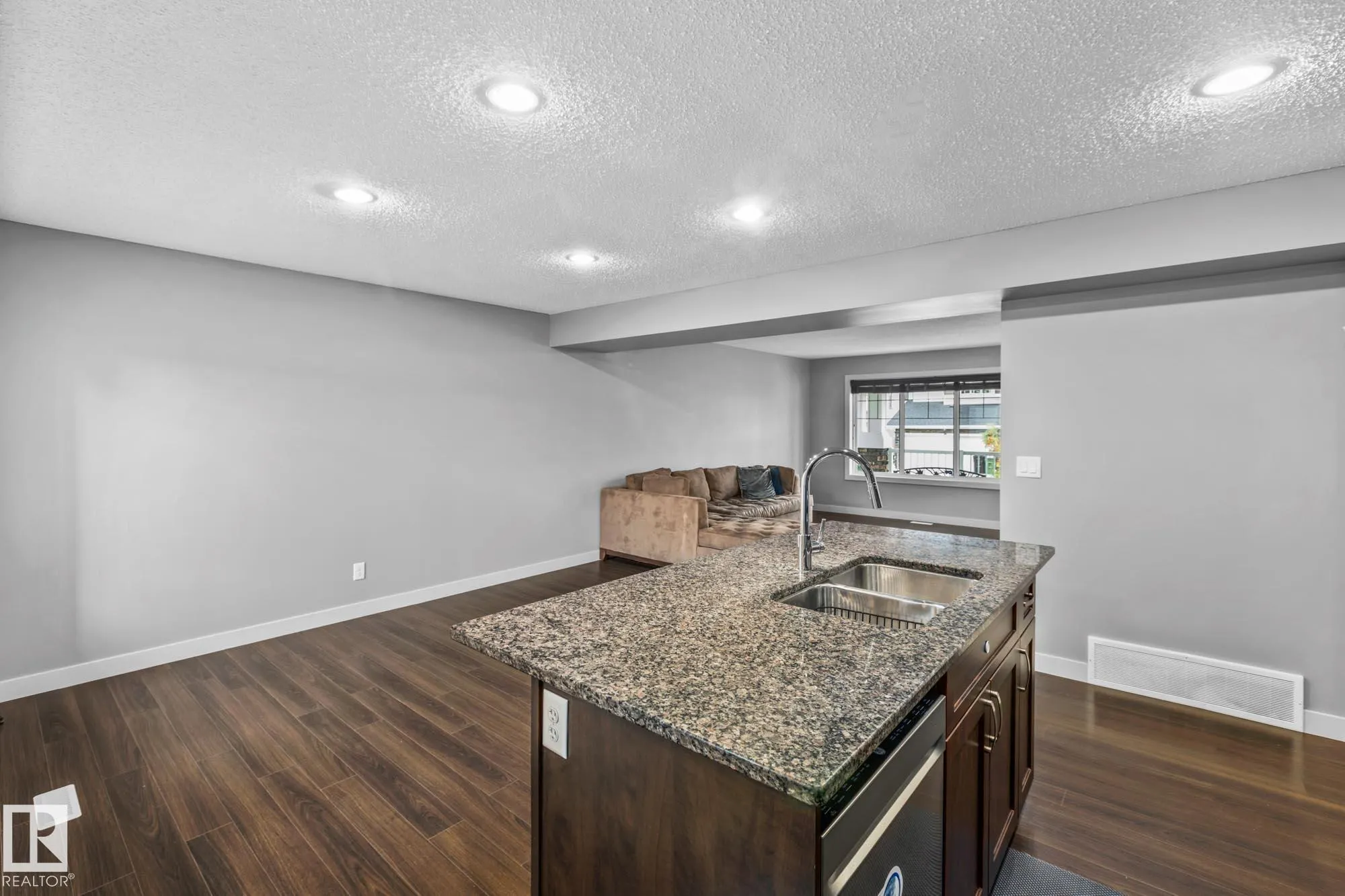 2390 SPARROW Crescent