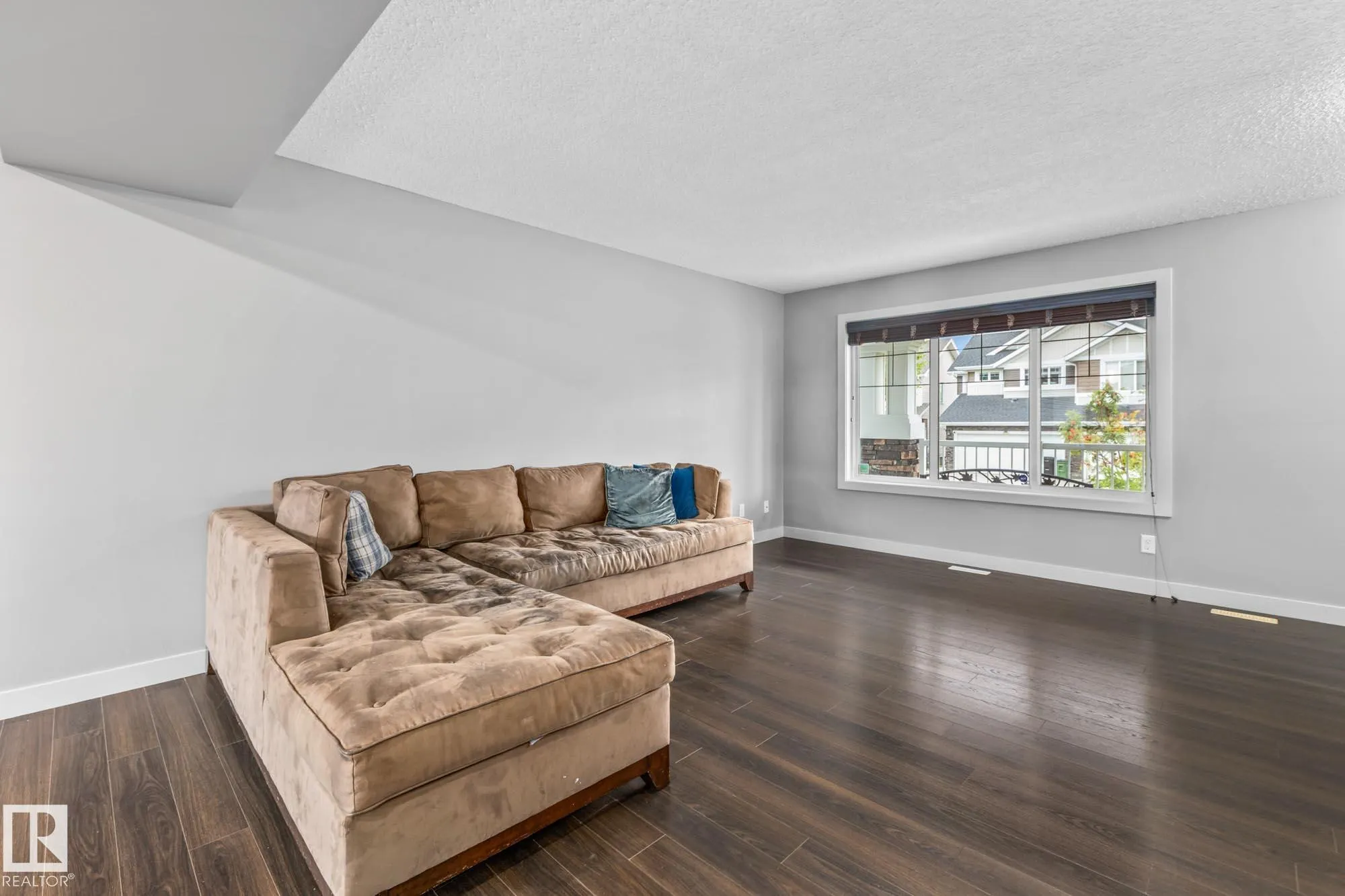 2390 SPARROW Crescent