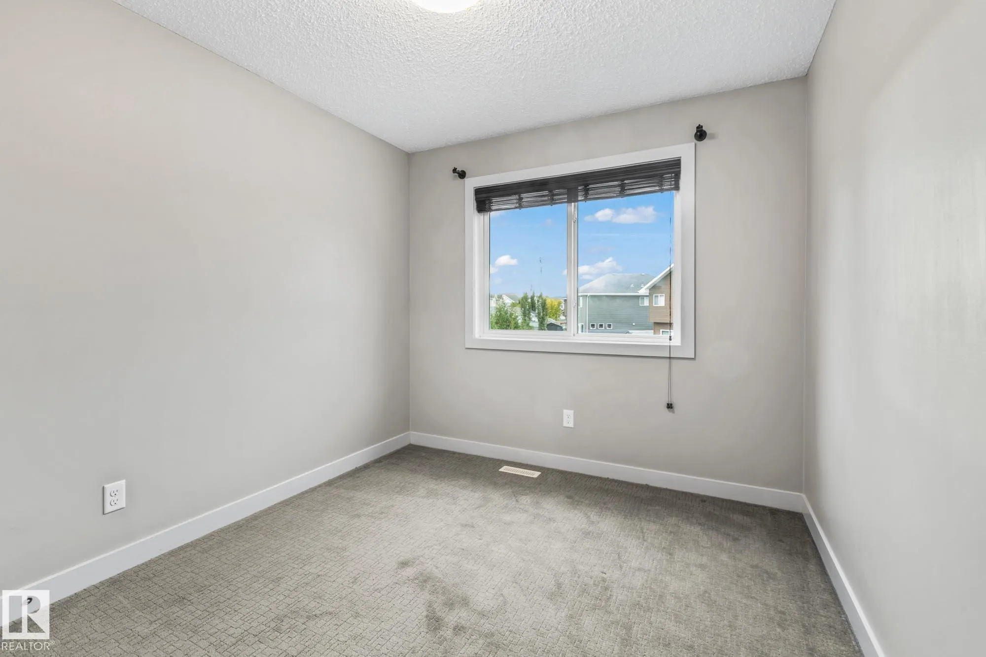 2390 SPARROW Crescent