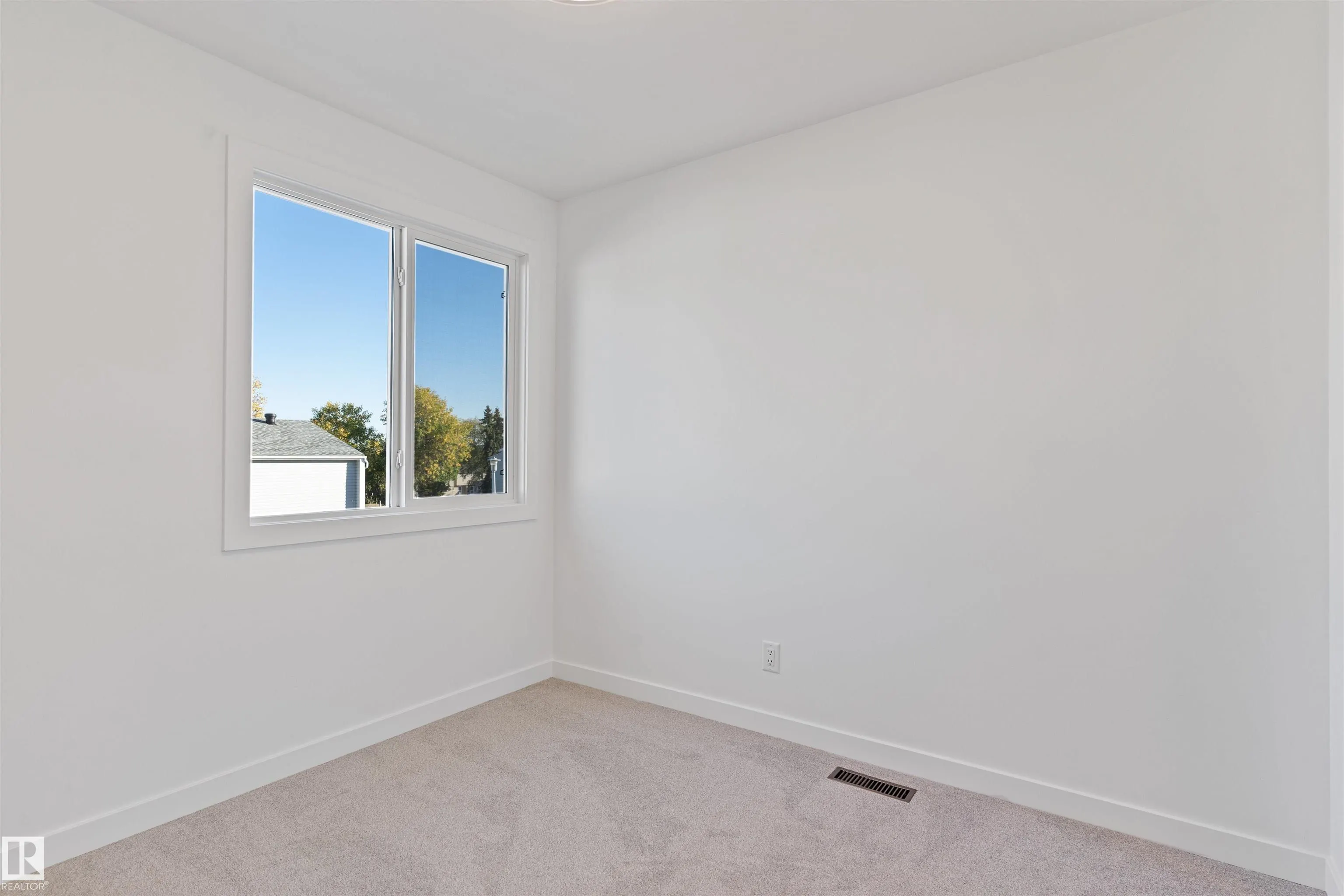 70 AMBERLY Crest