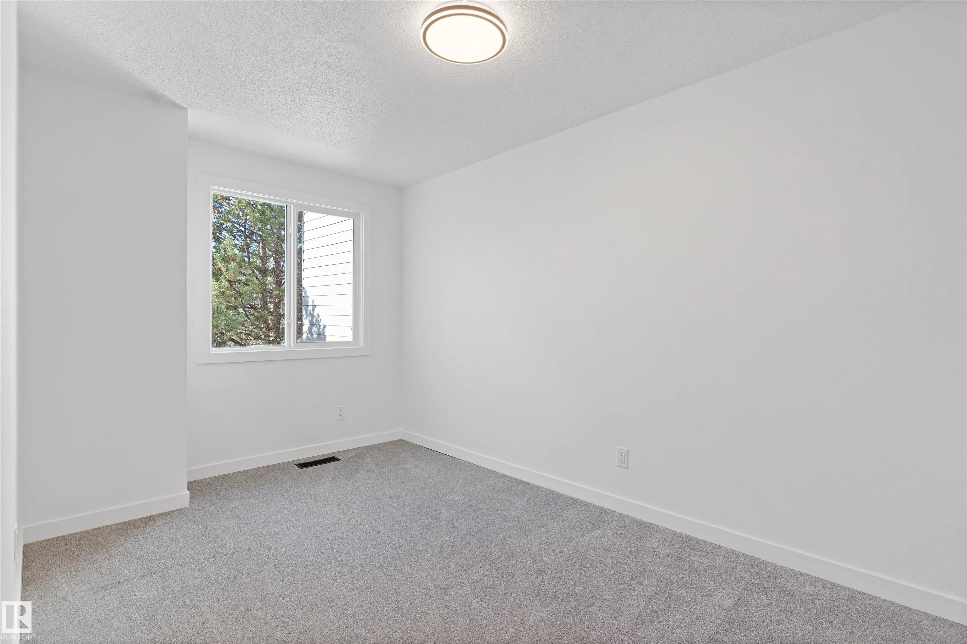 70 AMBERLY Crest