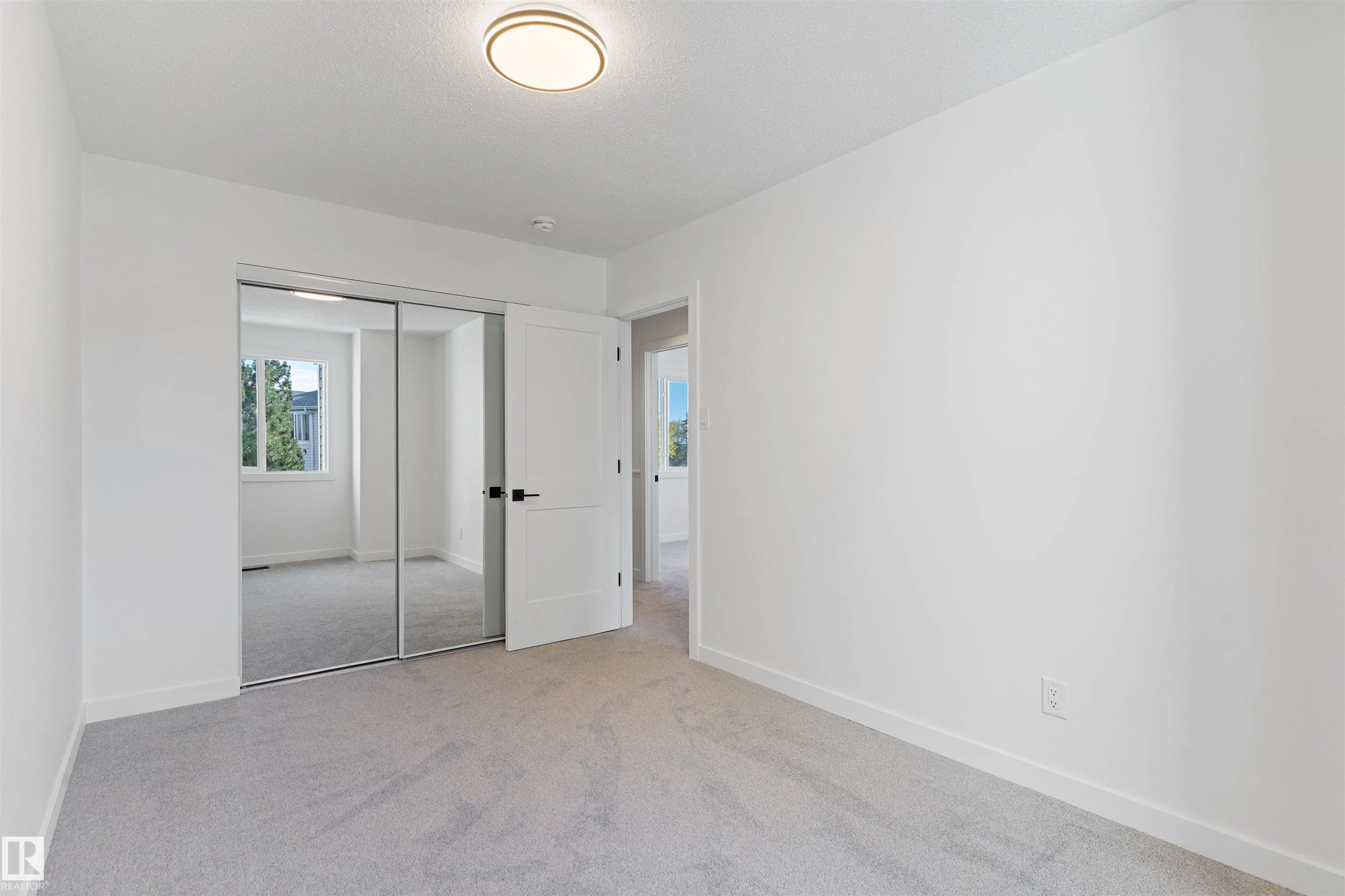 70 AMBERLY Crest