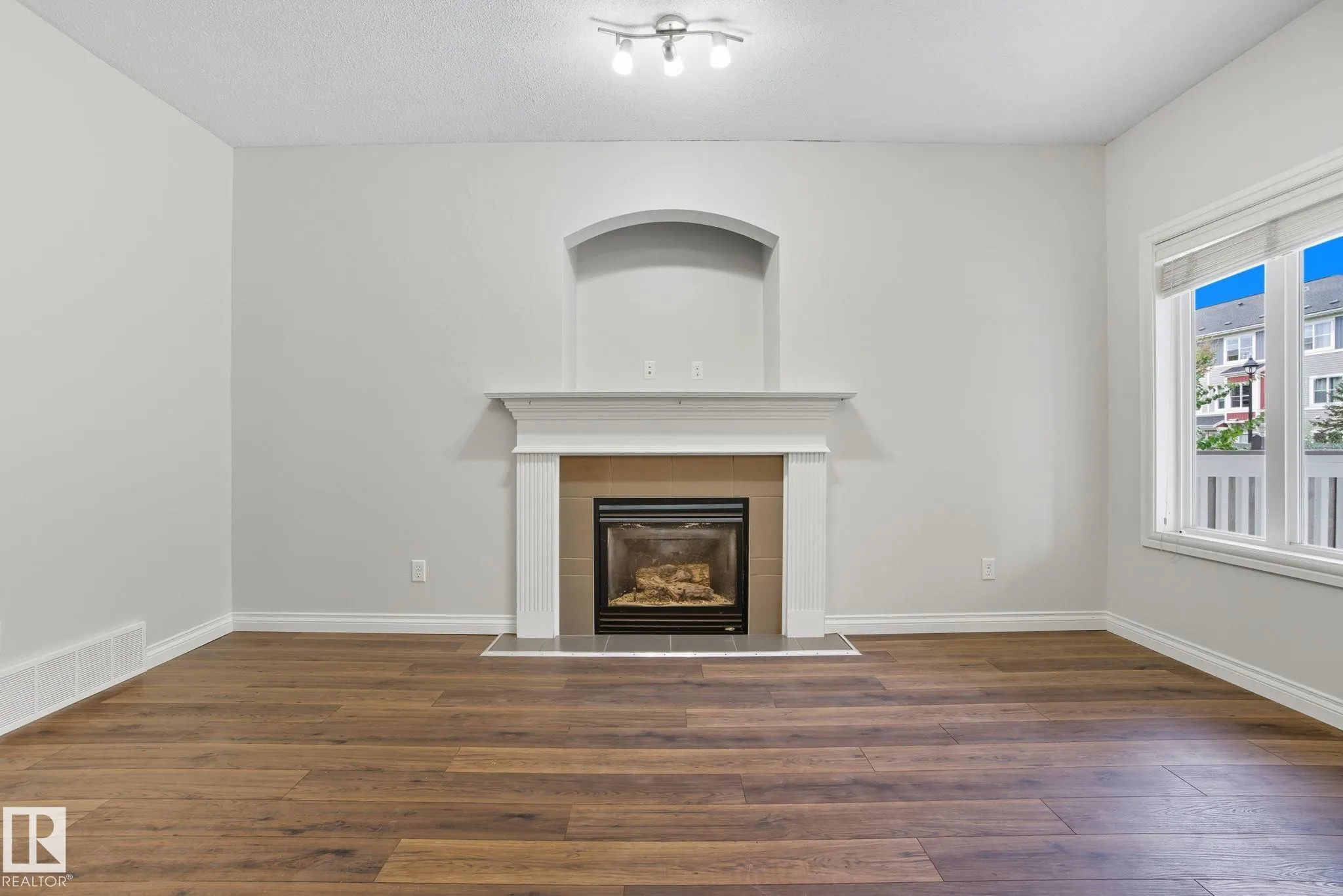 2209 AUSTIN Way