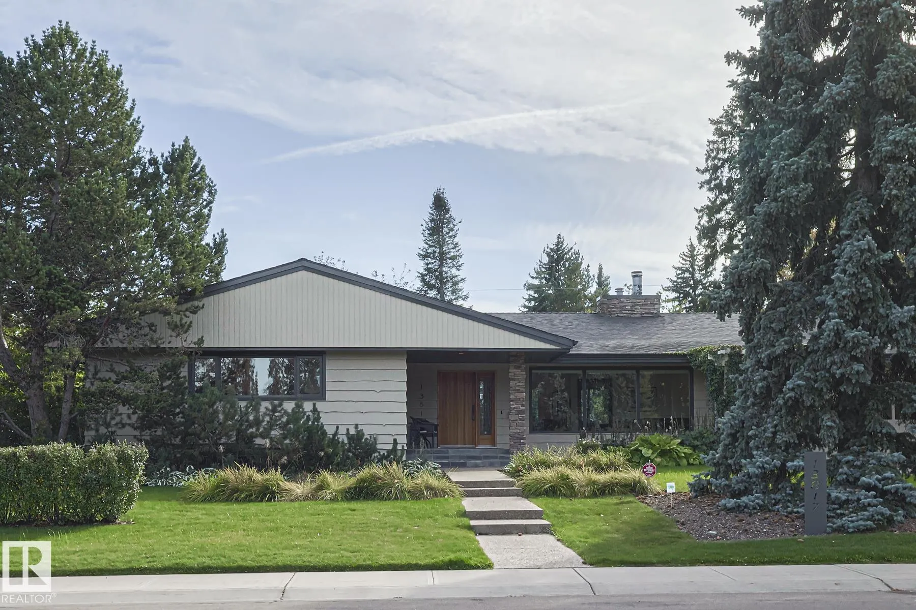 13817 SUMMIT Drive