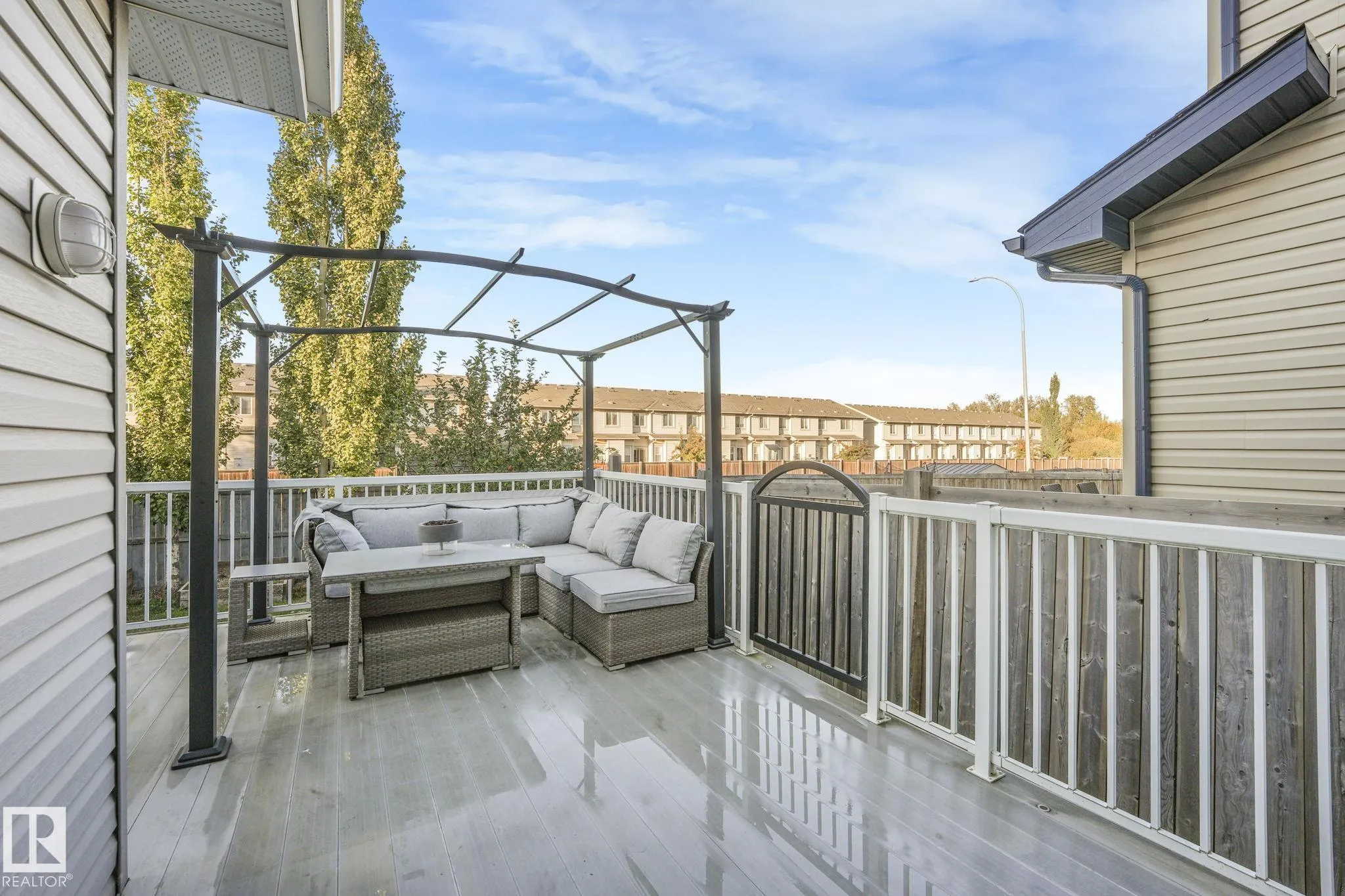 209 SILVERSTONE Crescent