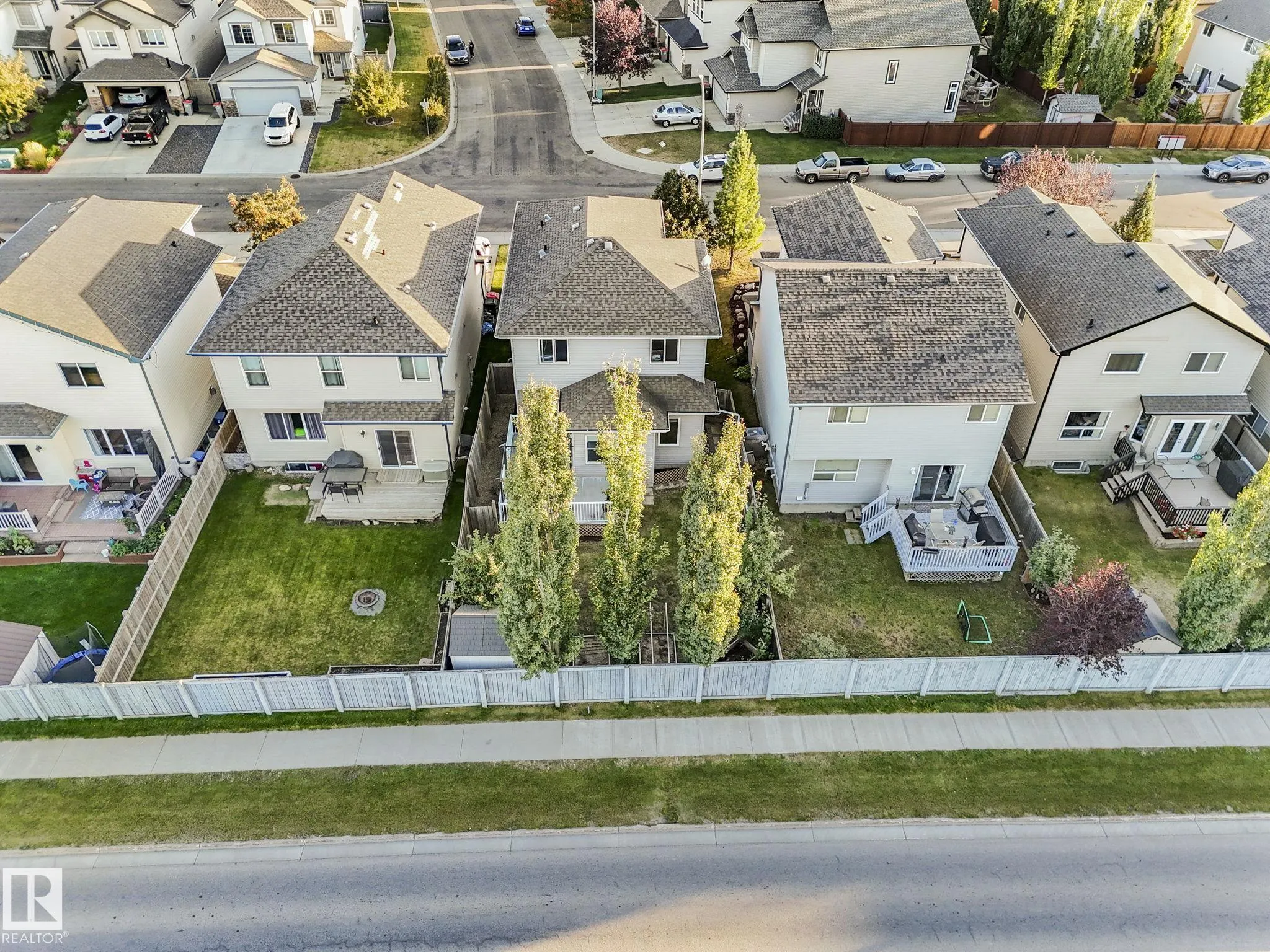 209 SILVERSTONE Crescent