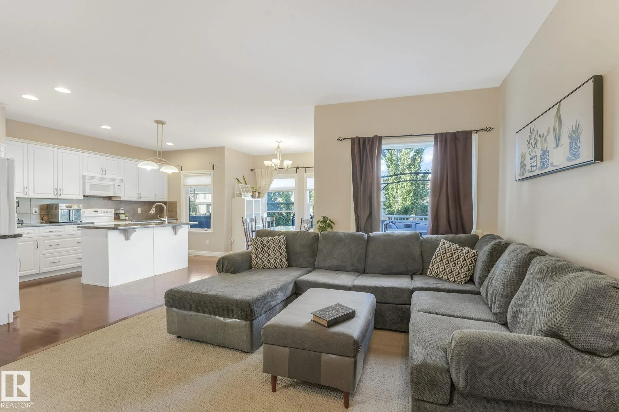 209 SILVERSTONE Crescent