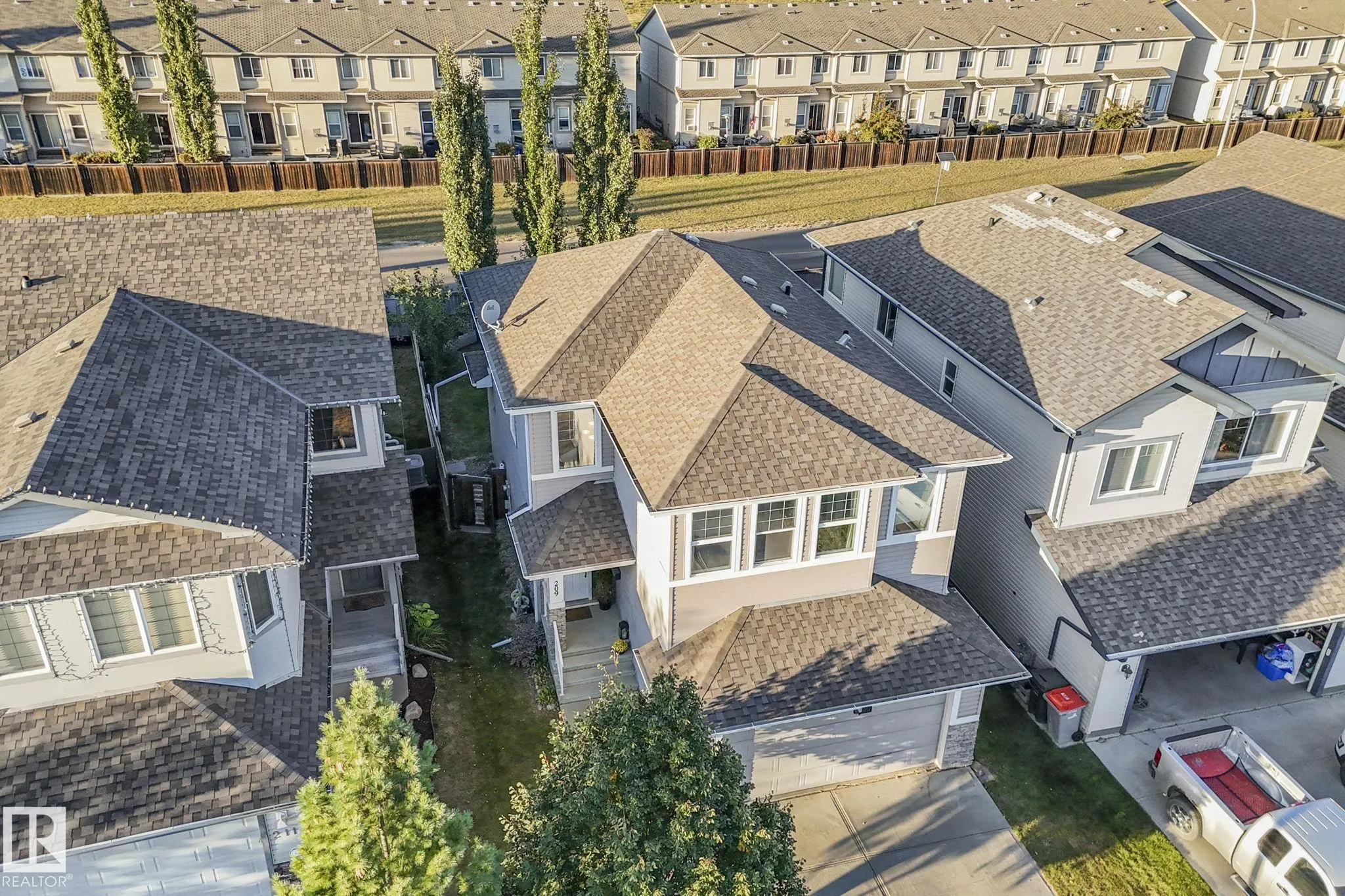 209 SILVERSTONE Crescent