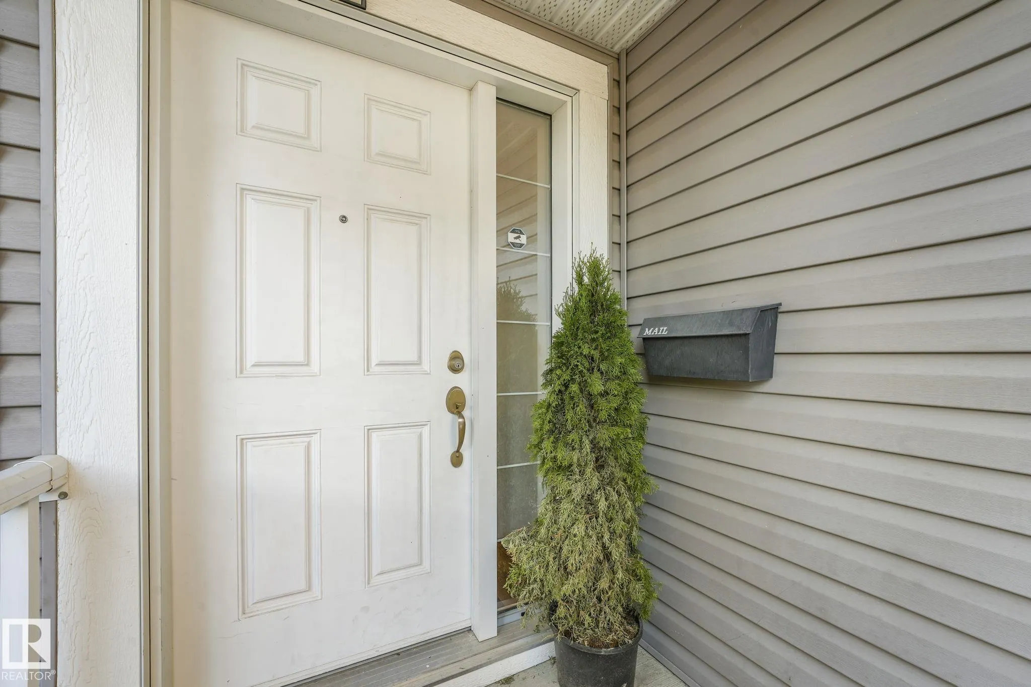 209 SILVERSTONE Crescent