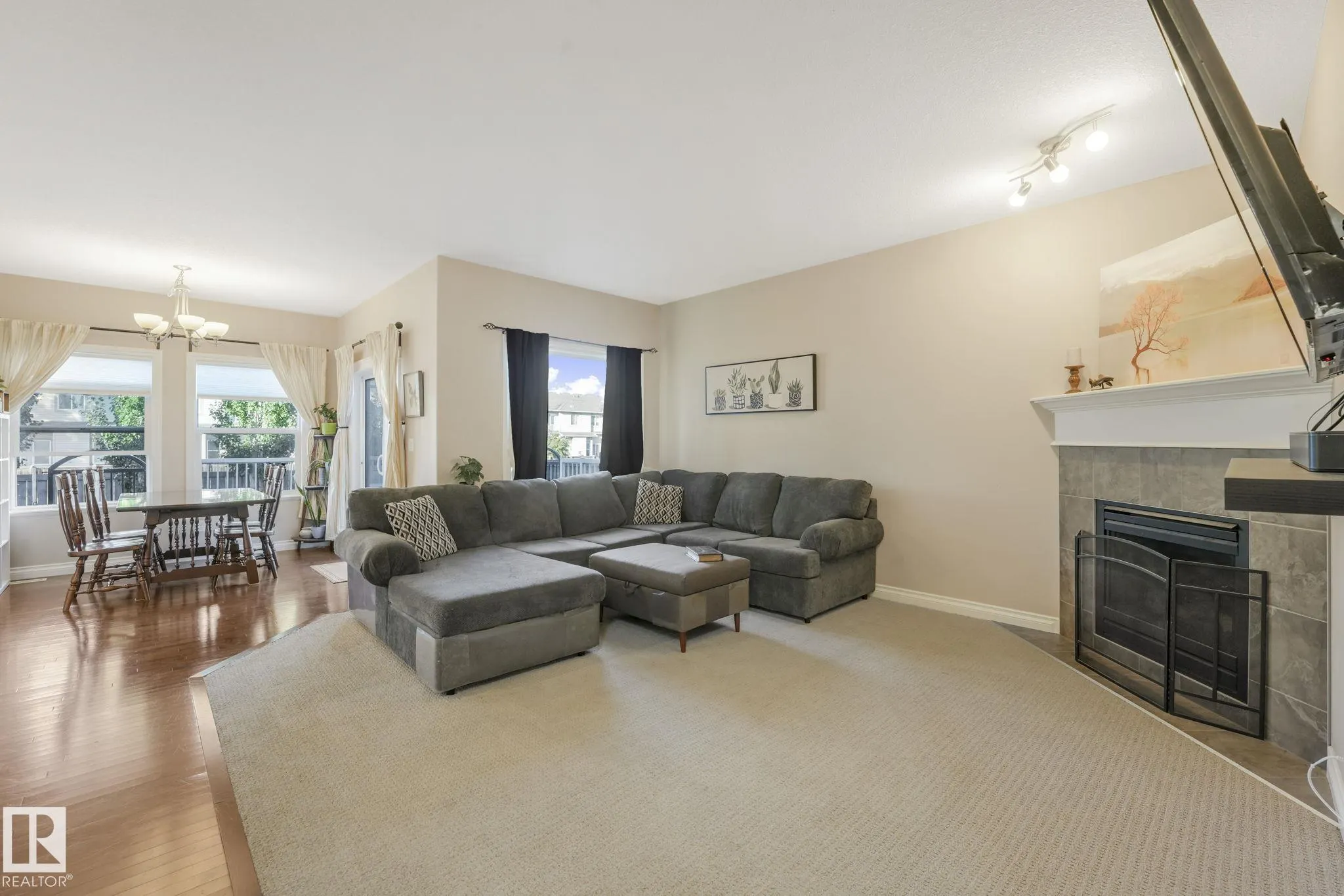 209 SILVERSTONE Crescent
