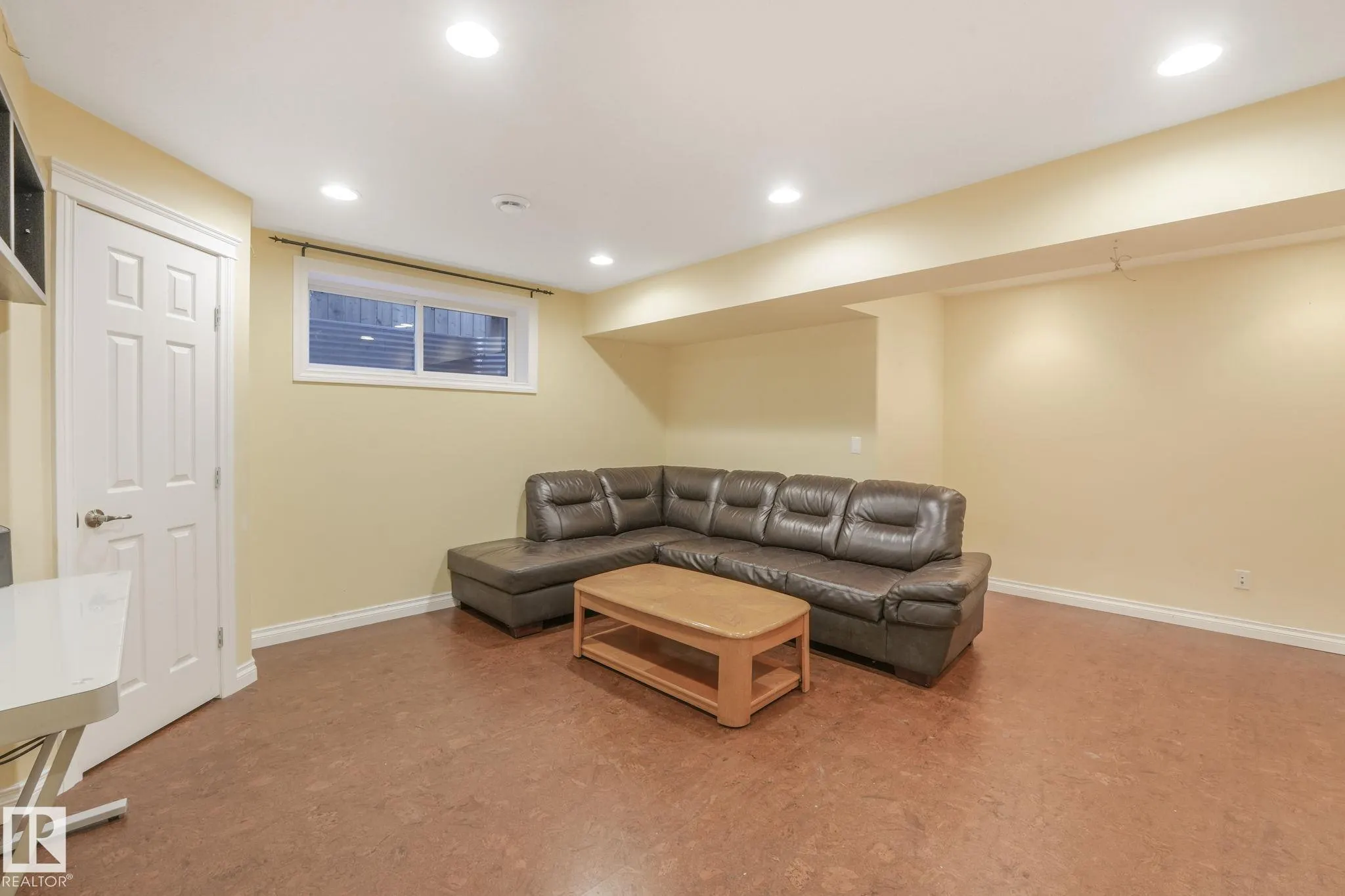 209 SILVERSTONE Crescent