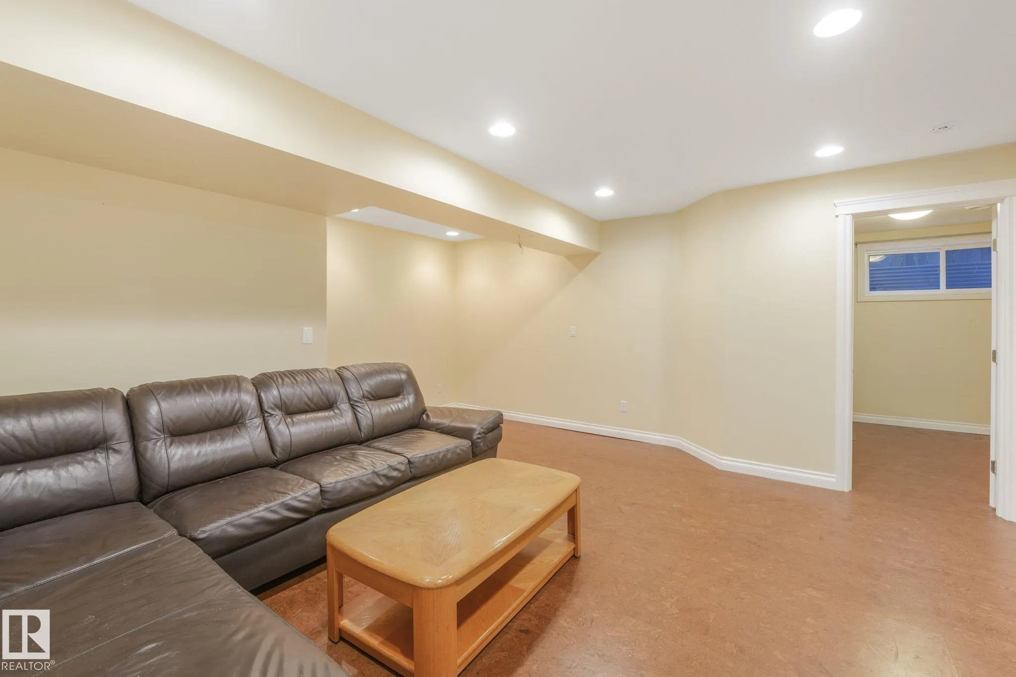 209 SILVERSTONE Crescent