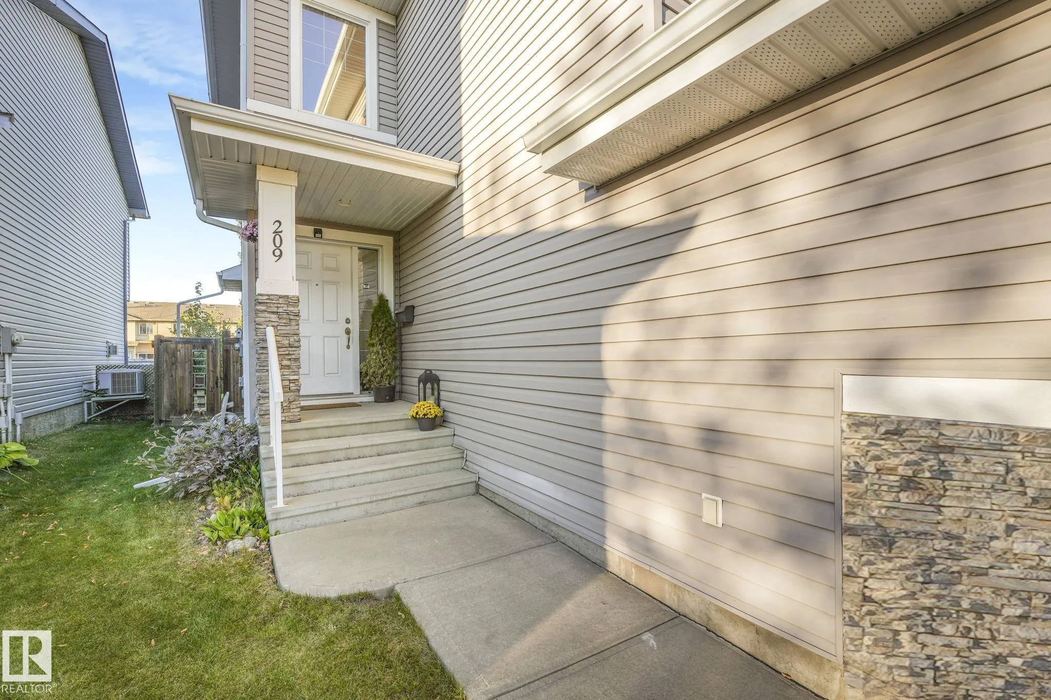 209 SILVERSTONE Crescent