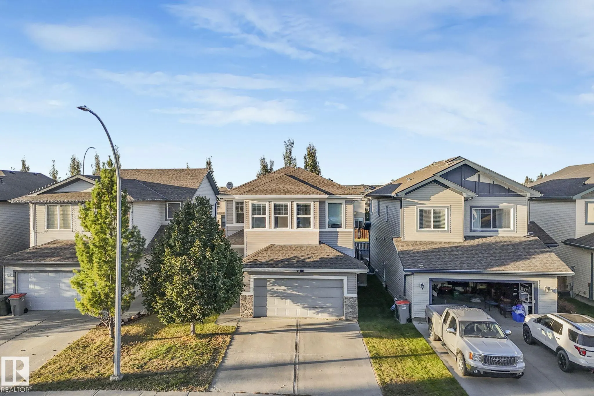 209 SILVERSTONE Crescent