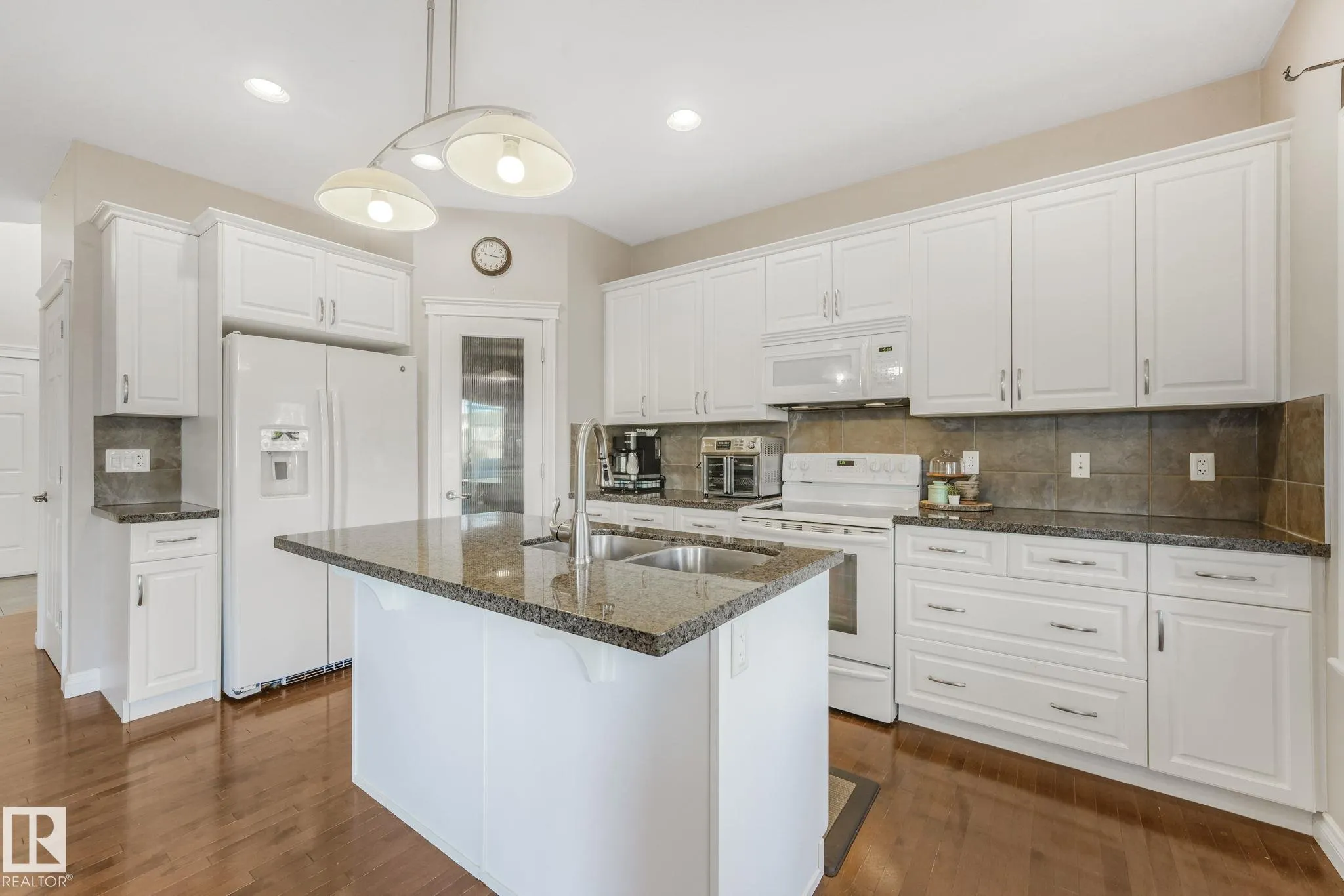 209 SILVERSTONE Crescent