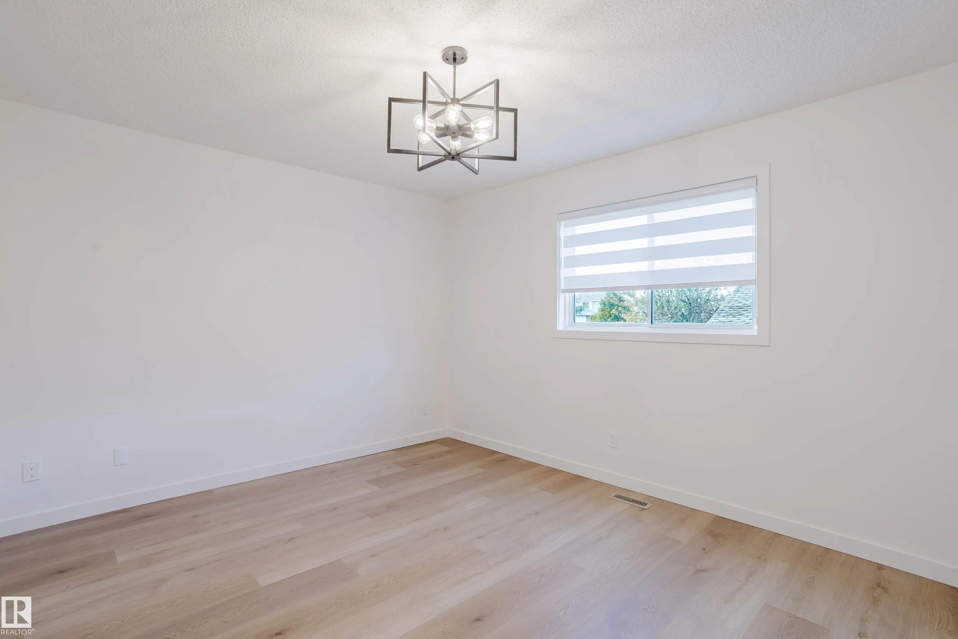 15504 133 Street