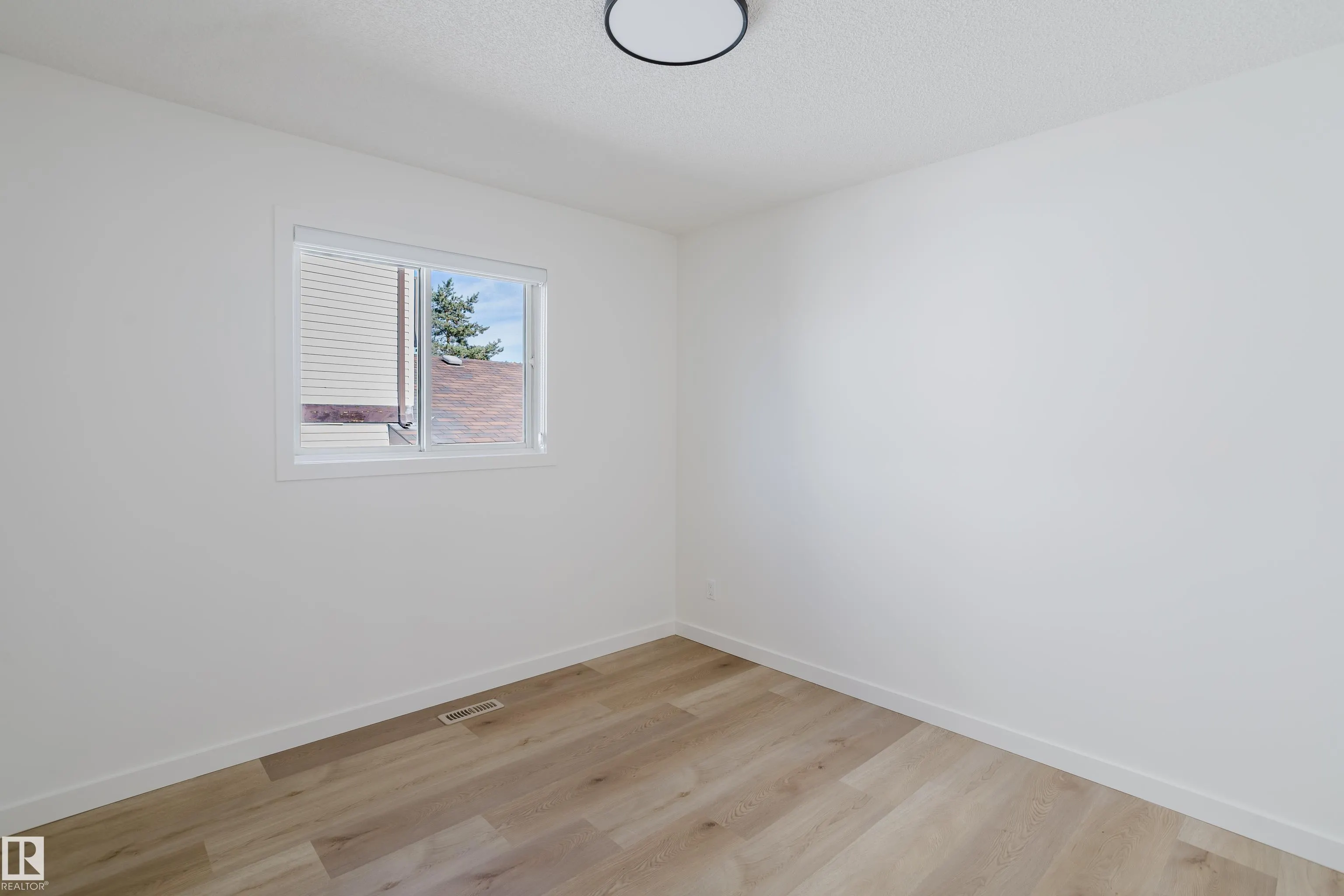 15504 133 Street
