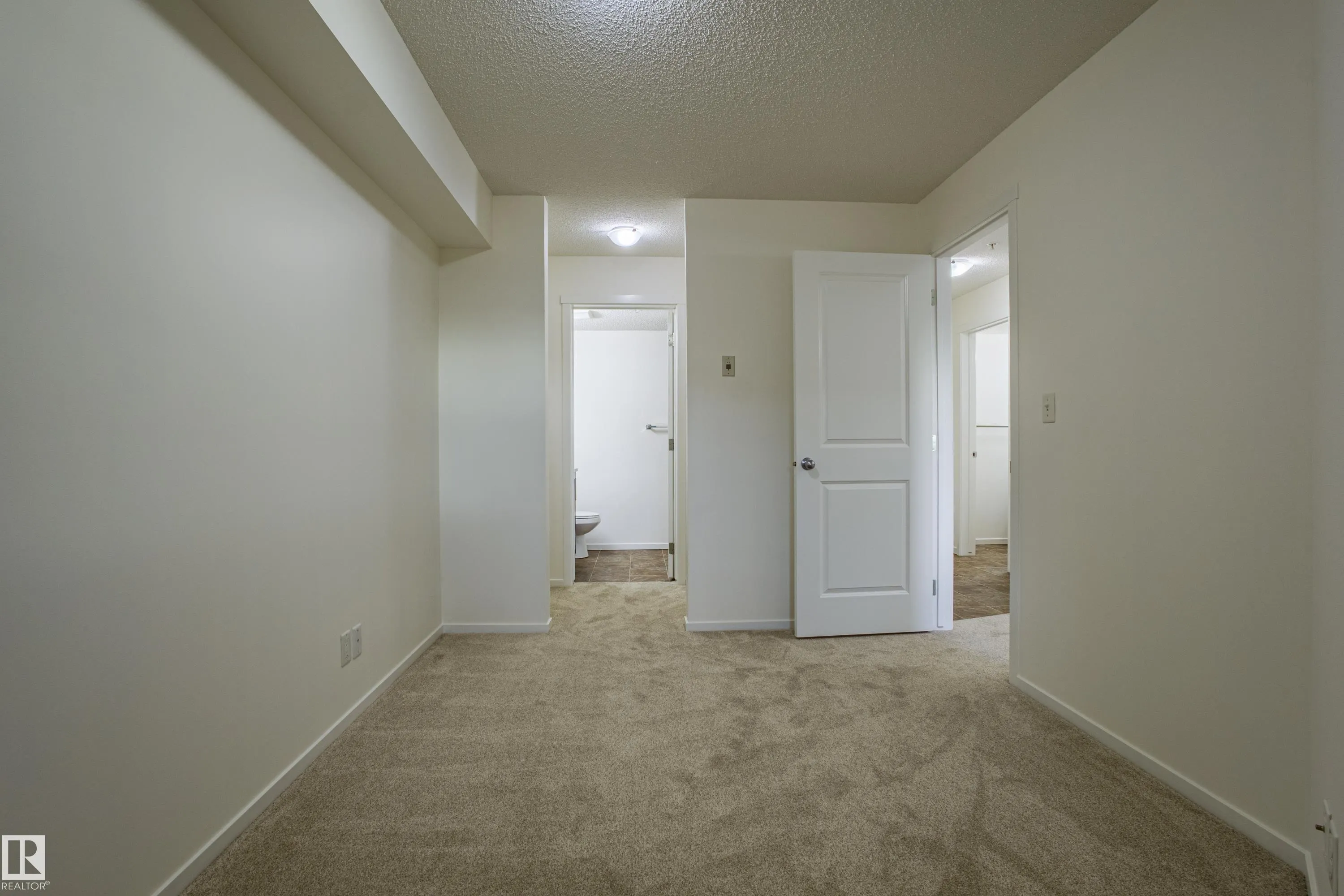 5804 MULLEN Place