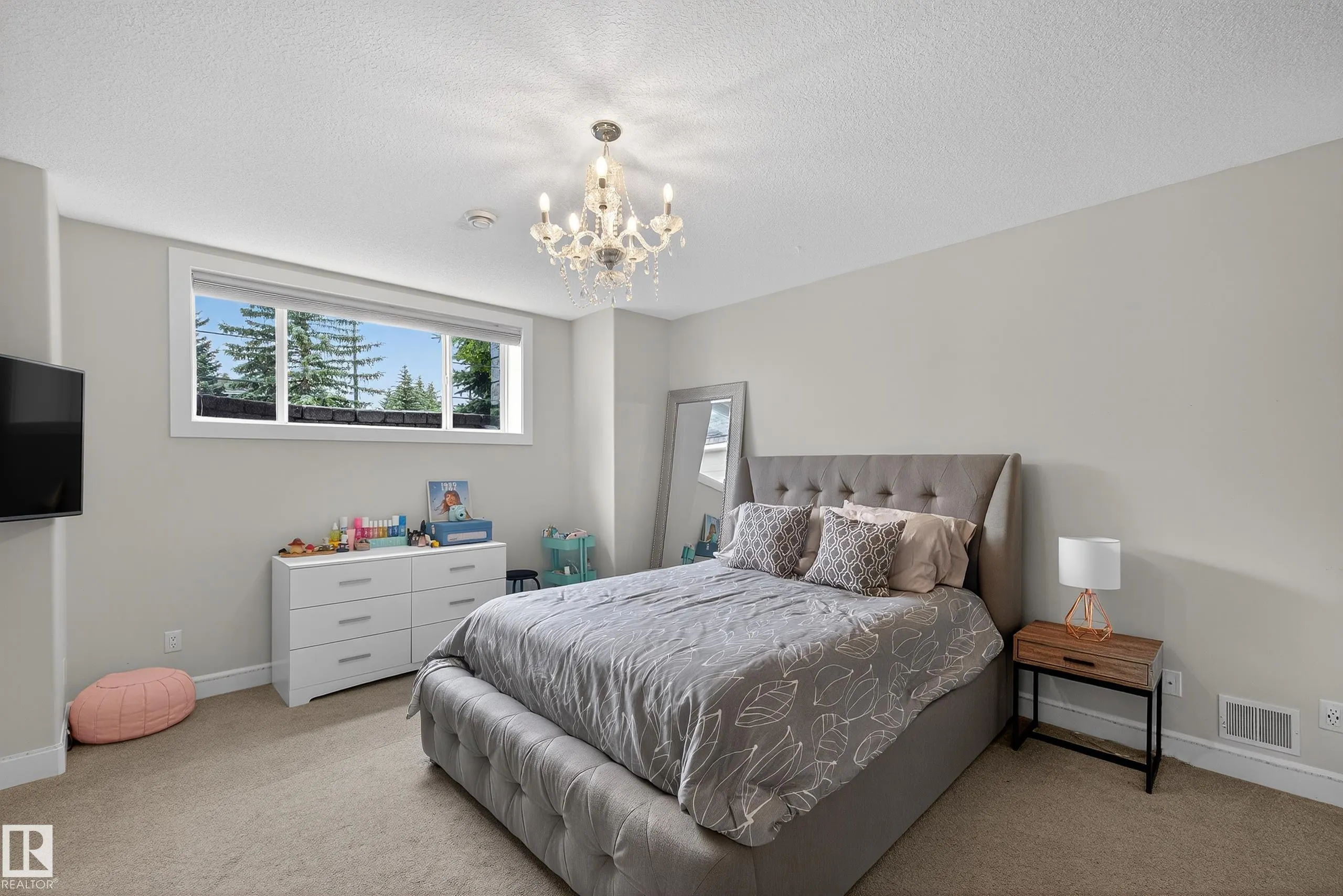 525 ESTATE DRIVE