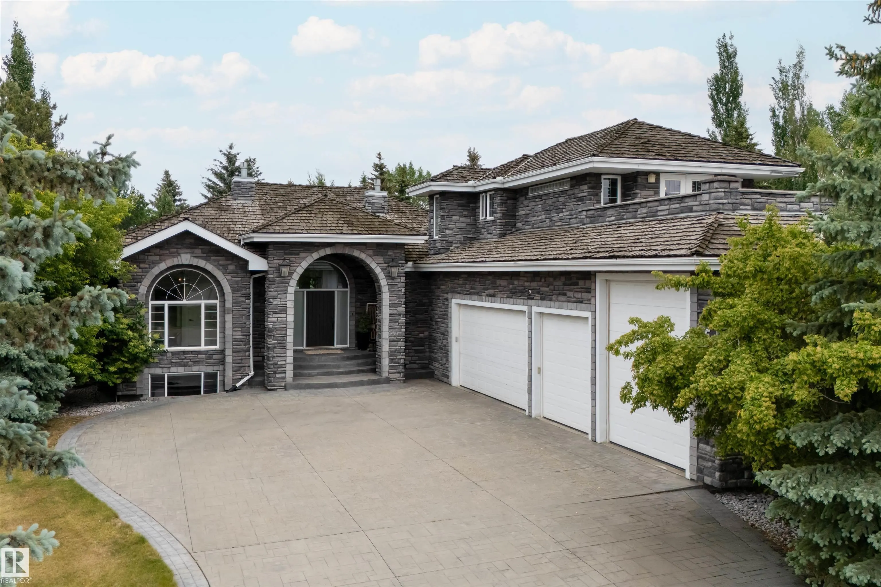 525 ESTATE DRIVE