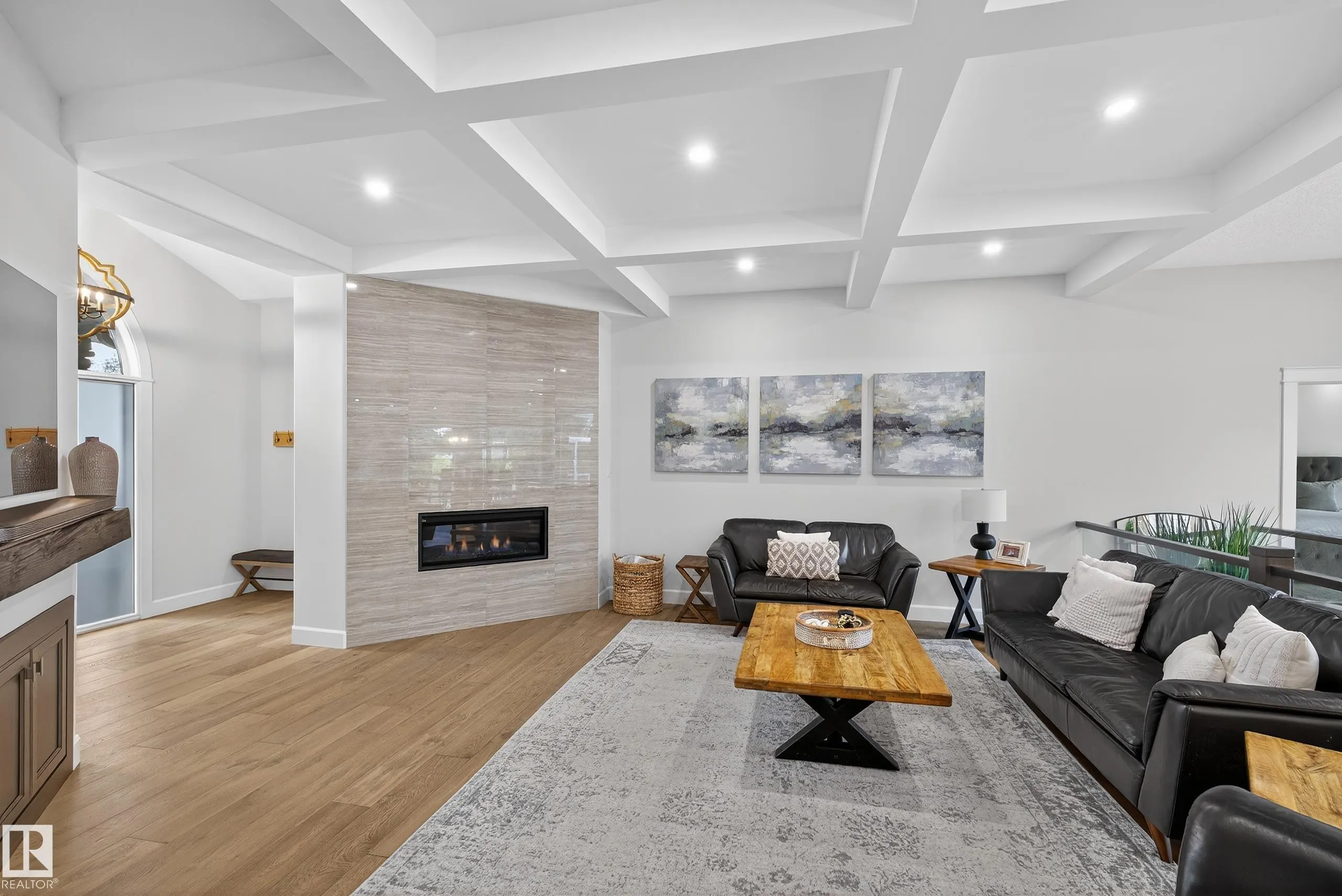 525 ESTATE DRIVE