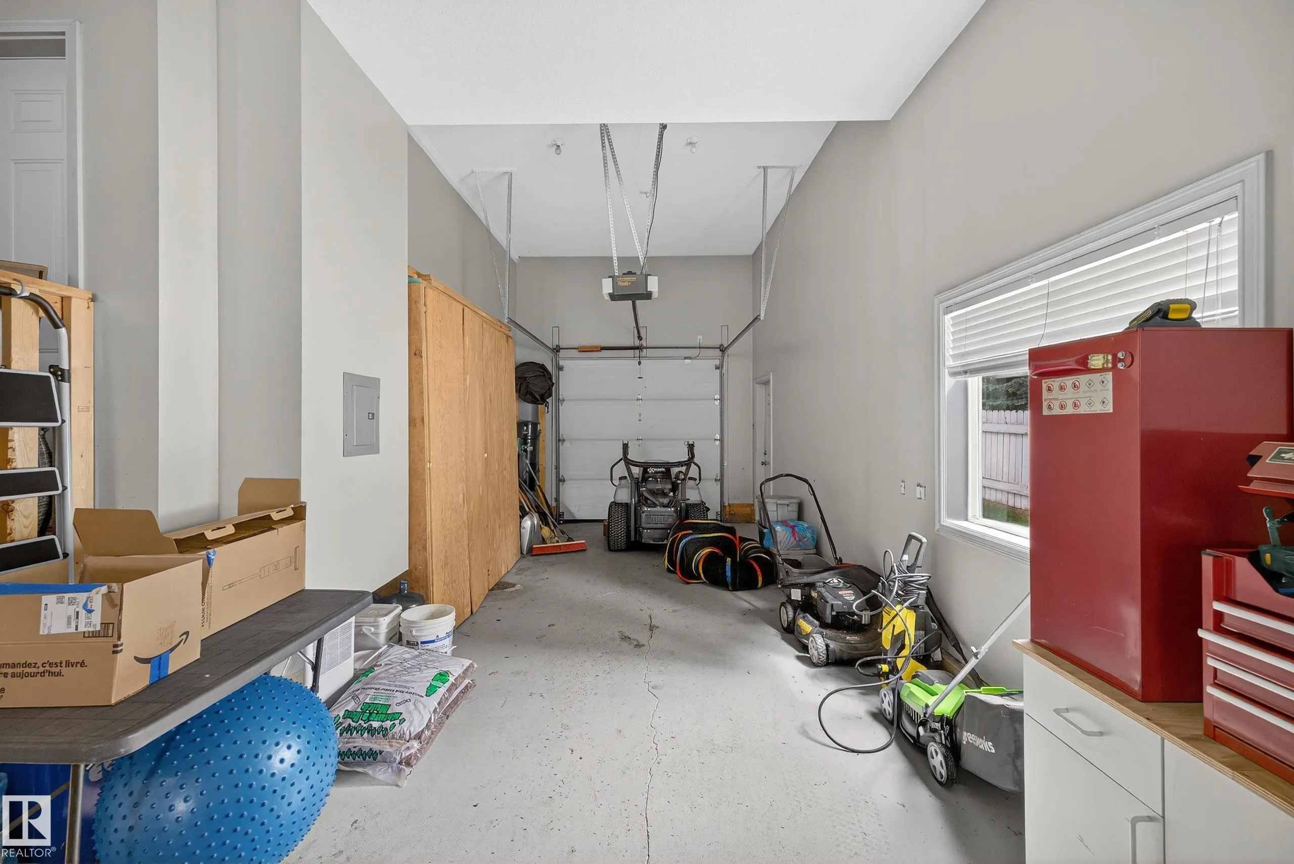 525 ESTATE DRIVE