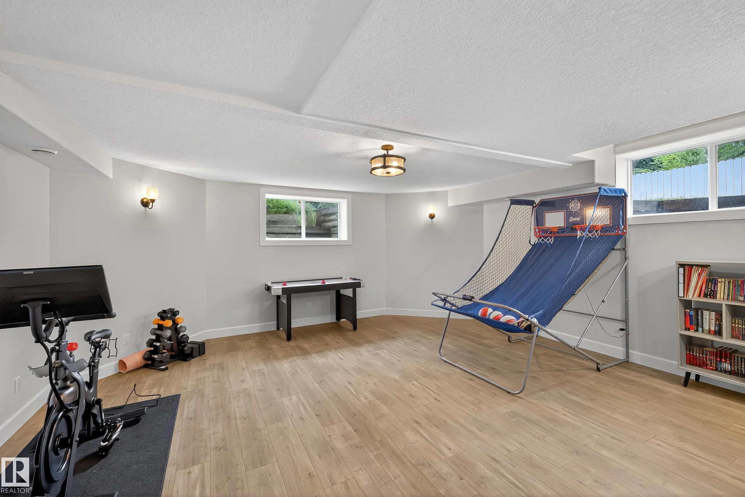 525 ESTATE DRIVE