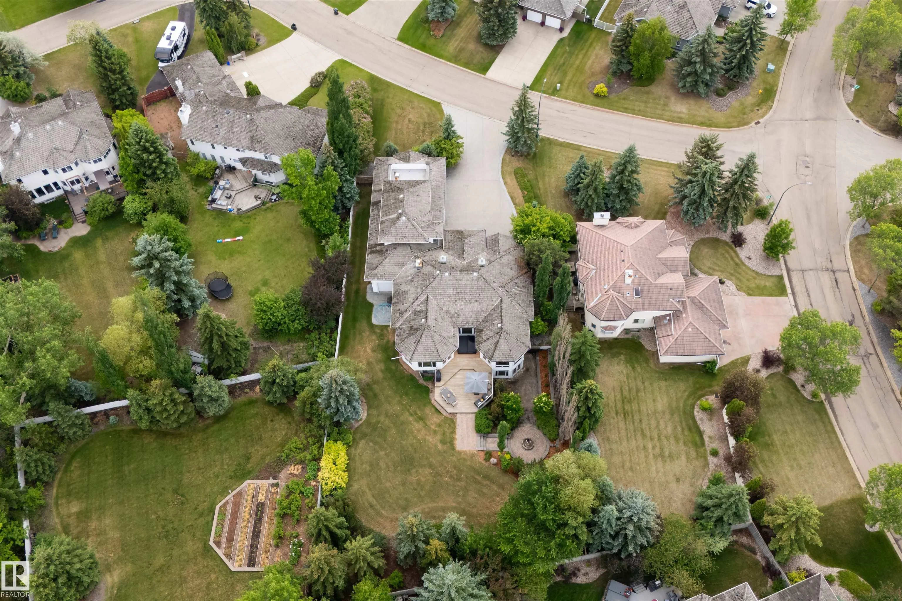 525 ESTATE DRIVE