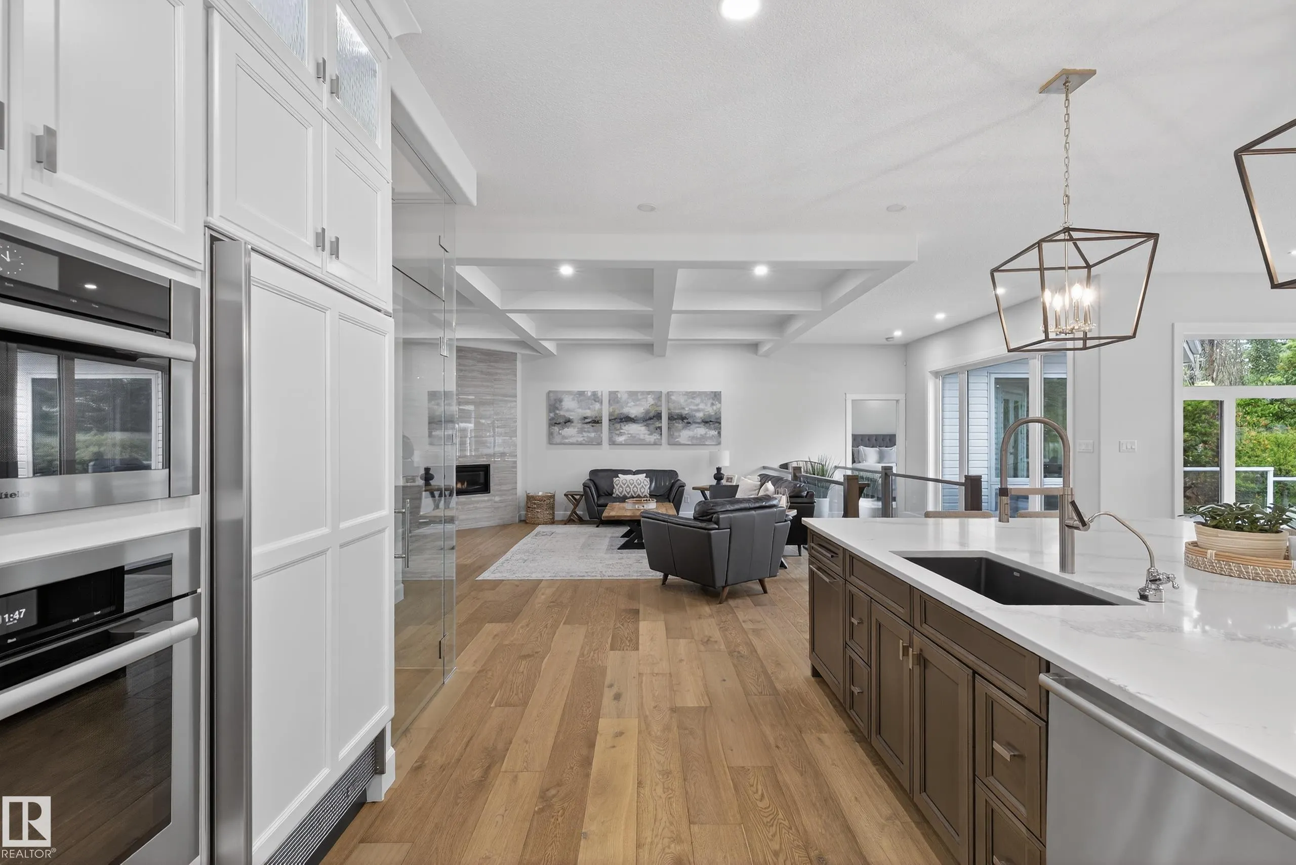 525 ESTATE DRIVE