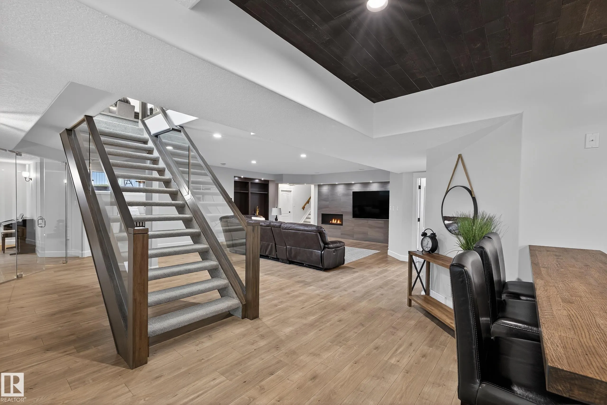 525 ESTATE DRIVE