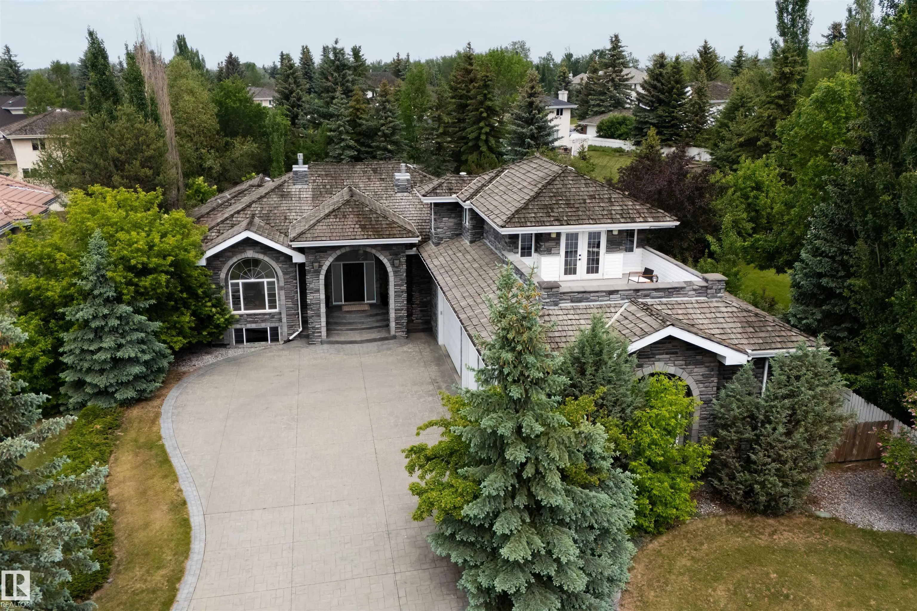 525 ESTATE DRIVE