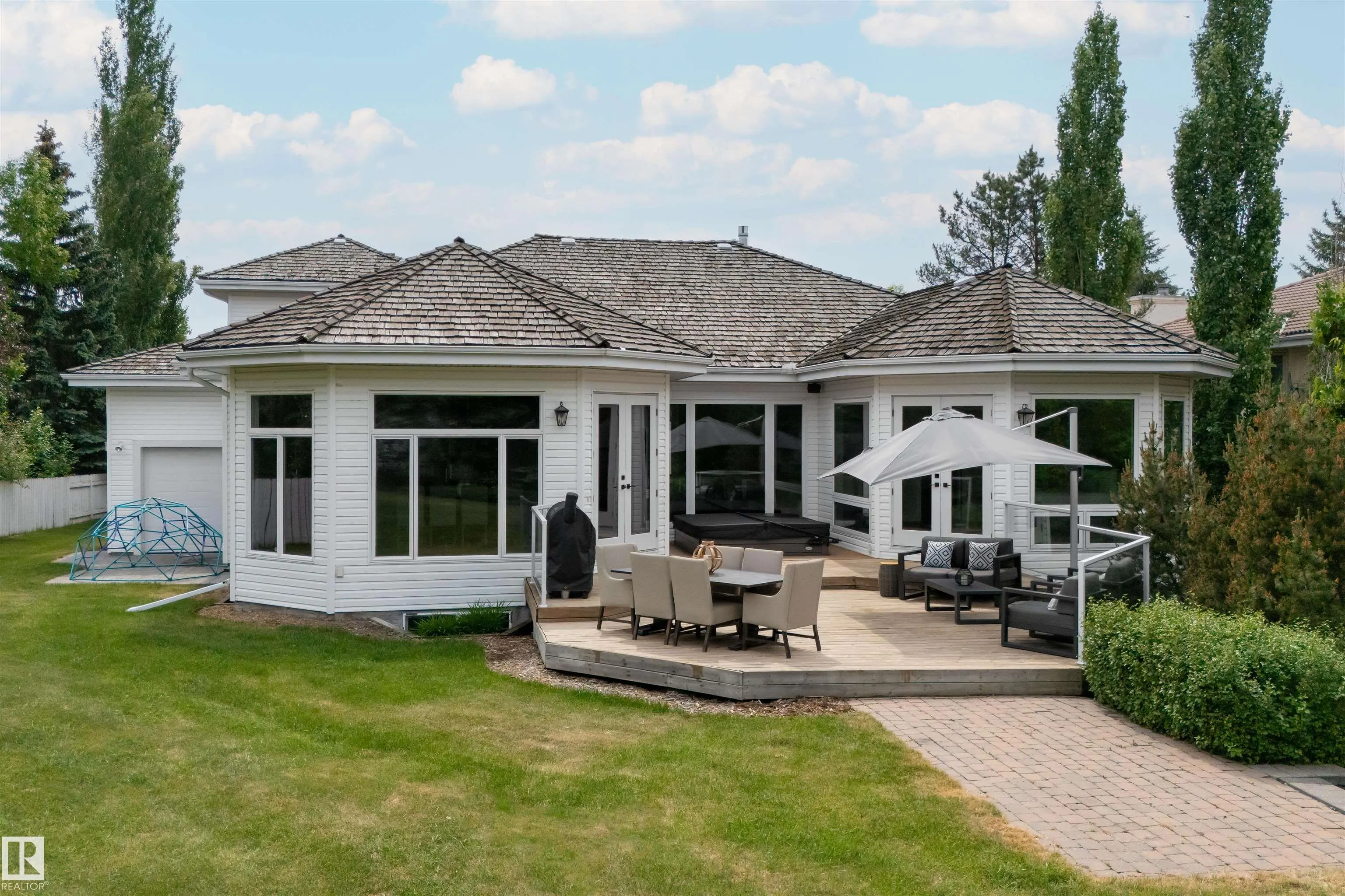 525 ESTATE DRIVE
